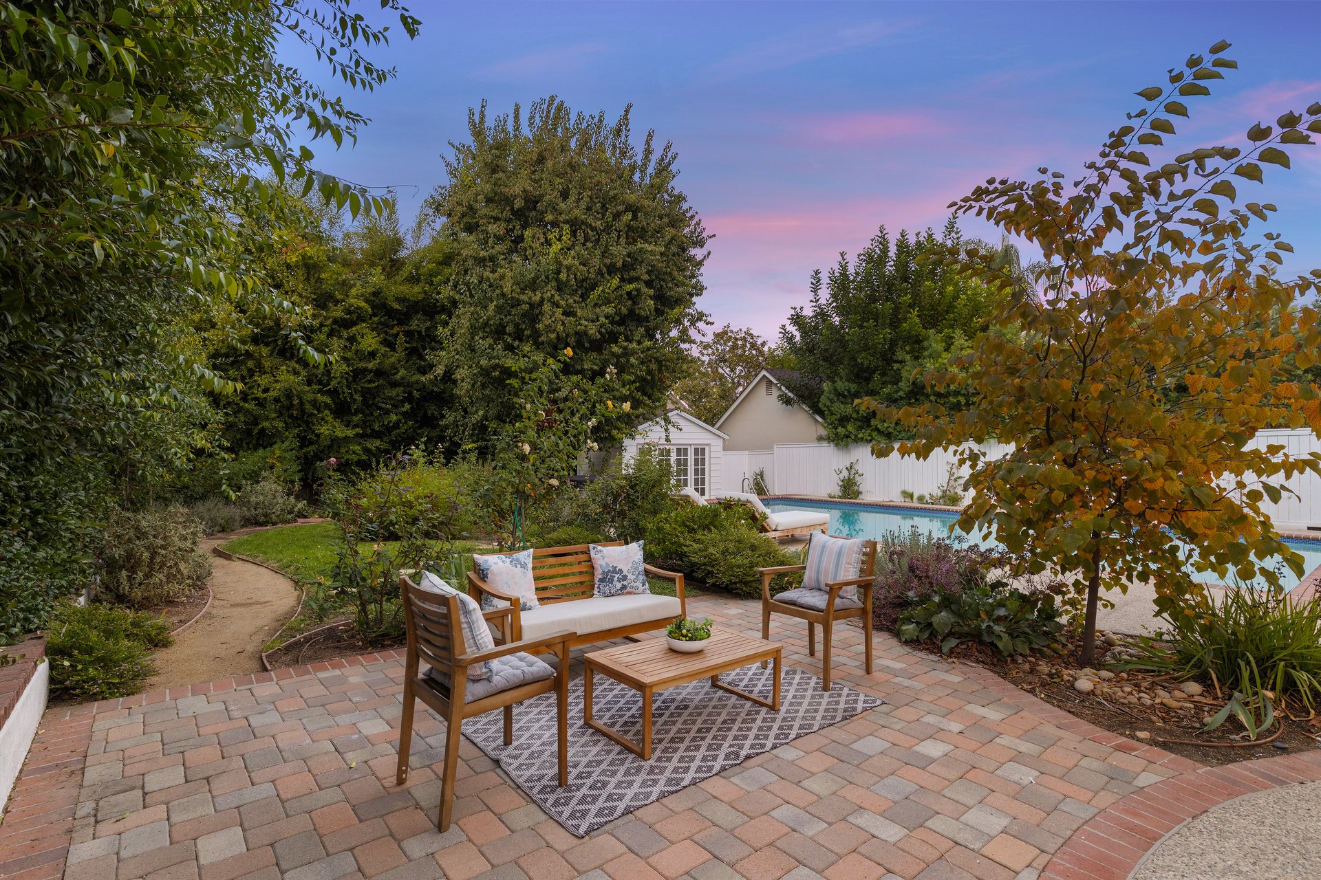 15435 Sutton St, Sherman Oaks