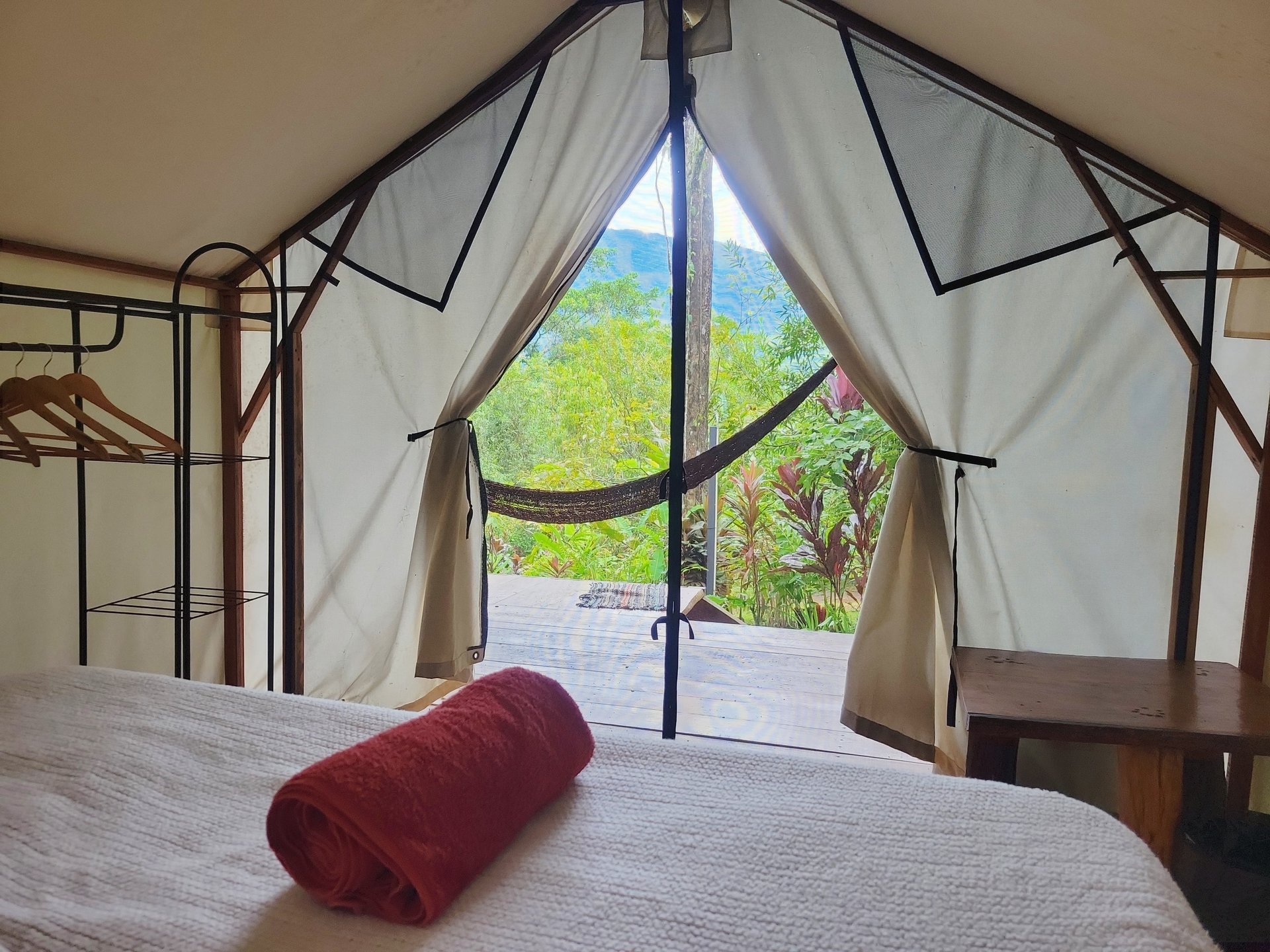 CASCADA ELYSIANA – ECO-RETREAT WITH HUGE WATERFALL