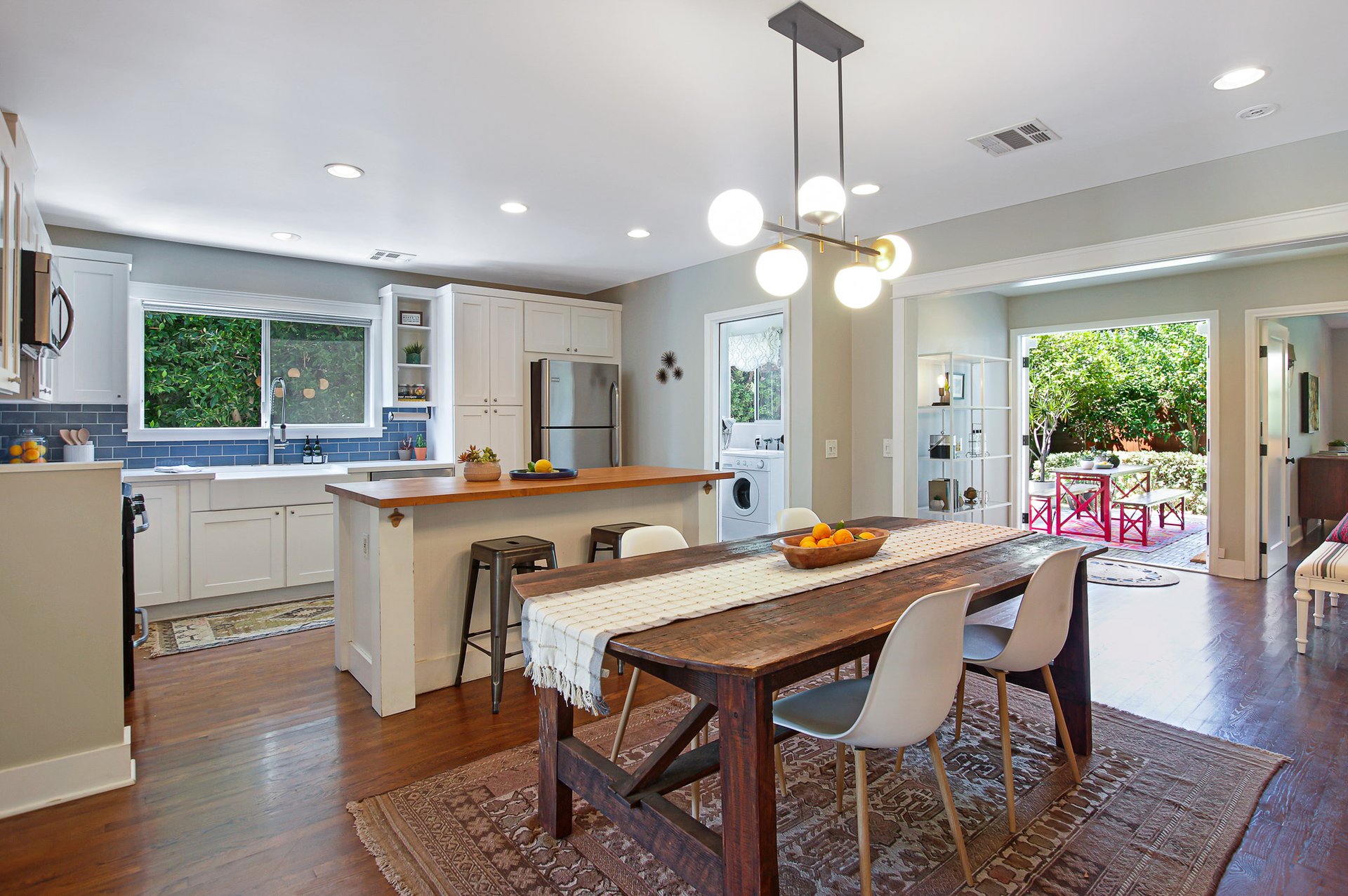 BEAUTIFUL & BRIGHT circa-1920's Craftsman "Cal-Bungalow" Home in Larchmont Village.