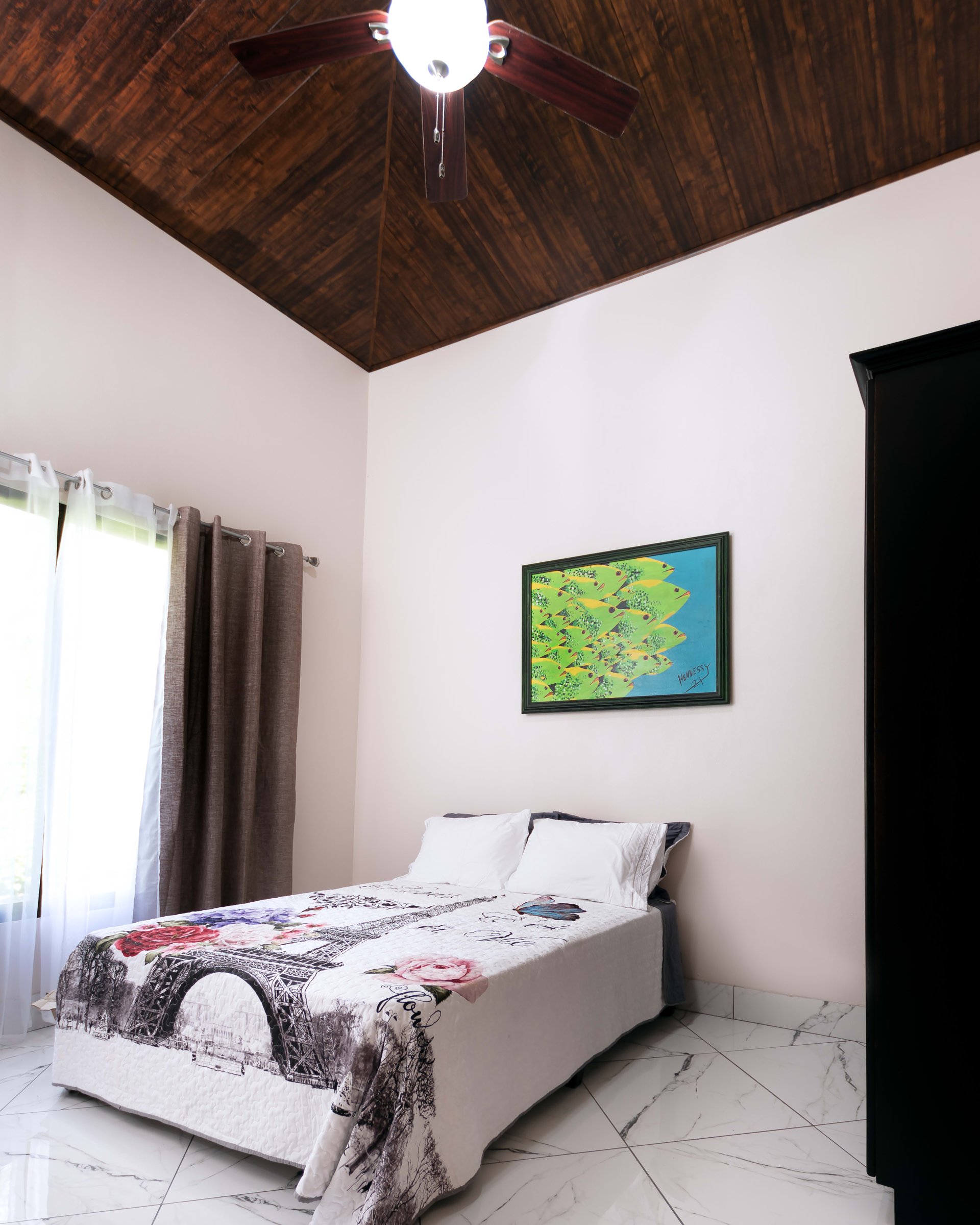 BRAND NEW 3-bedroom home, 5 minutes to Dominical Beach.