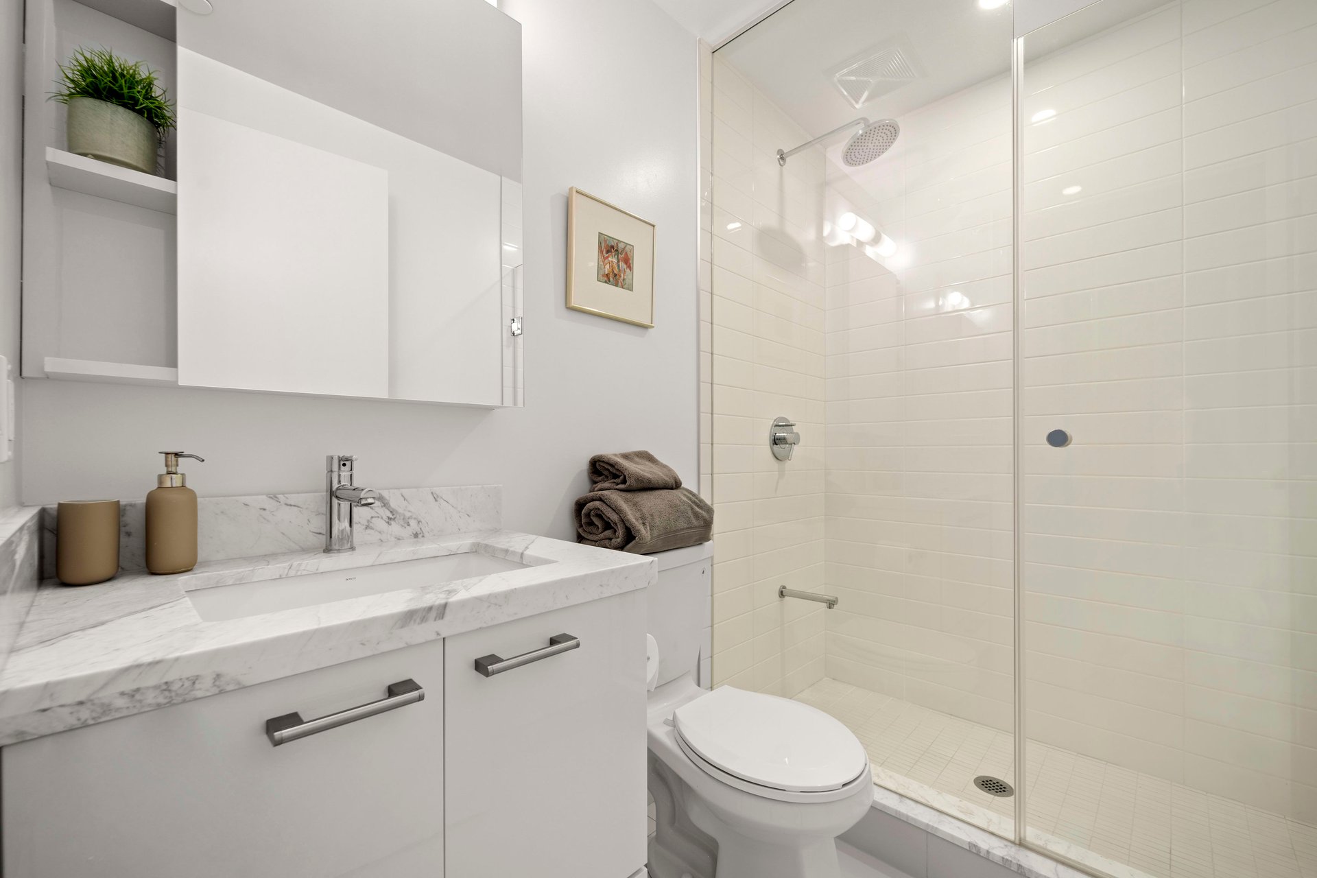 2221 Yonge Street Suite 2909