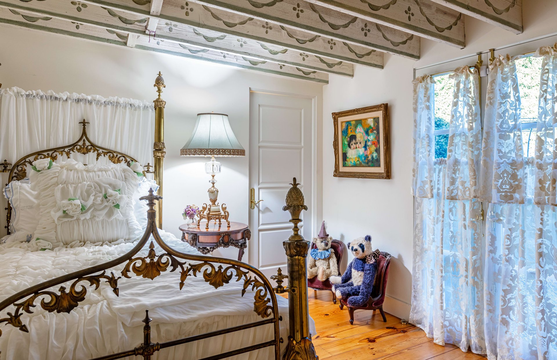 138 N Mapleton Rd, Holmby Hills
