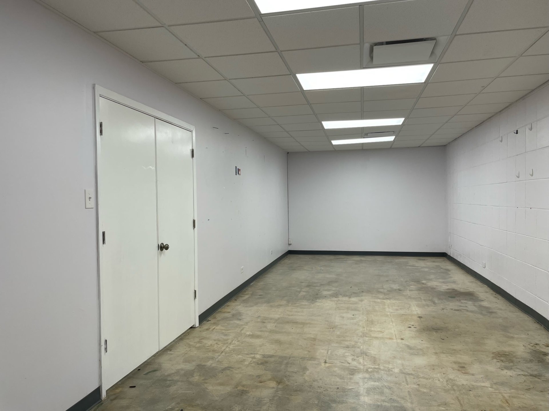 2118 Mannix Flex Building | SELLER REPRESENTATION