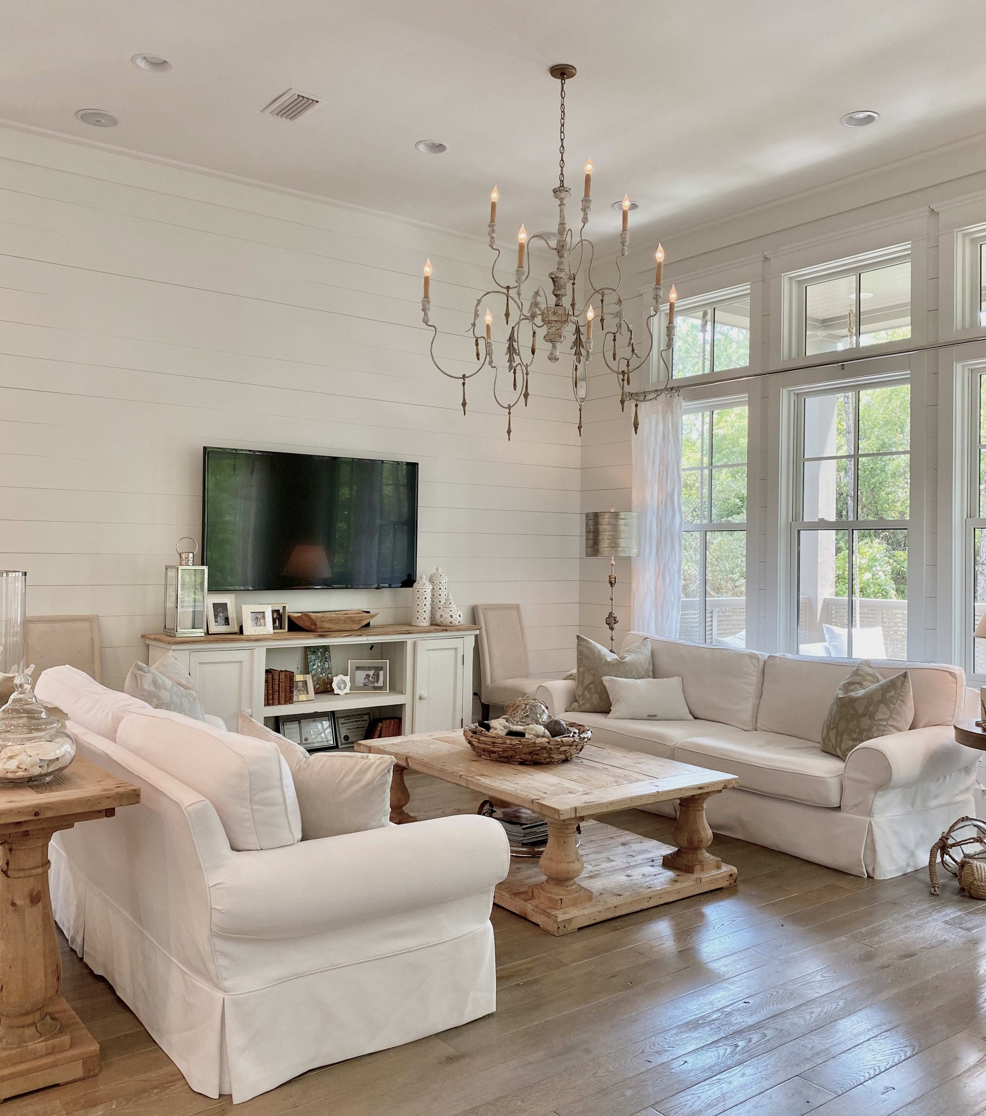 435 W Lake Forest Drive