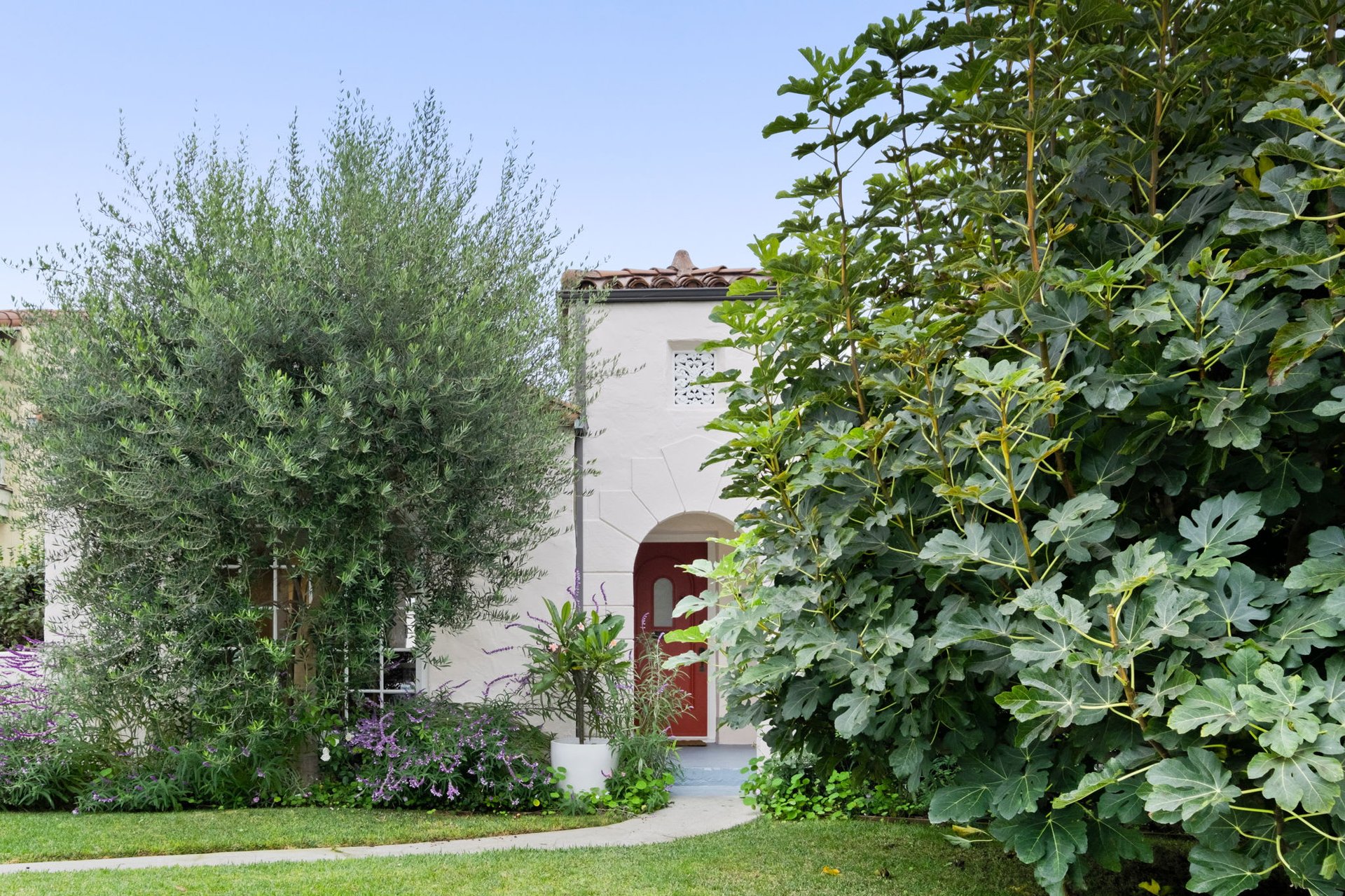 Beautifully Re-imagined Spanish Modern in Wilshire Vista