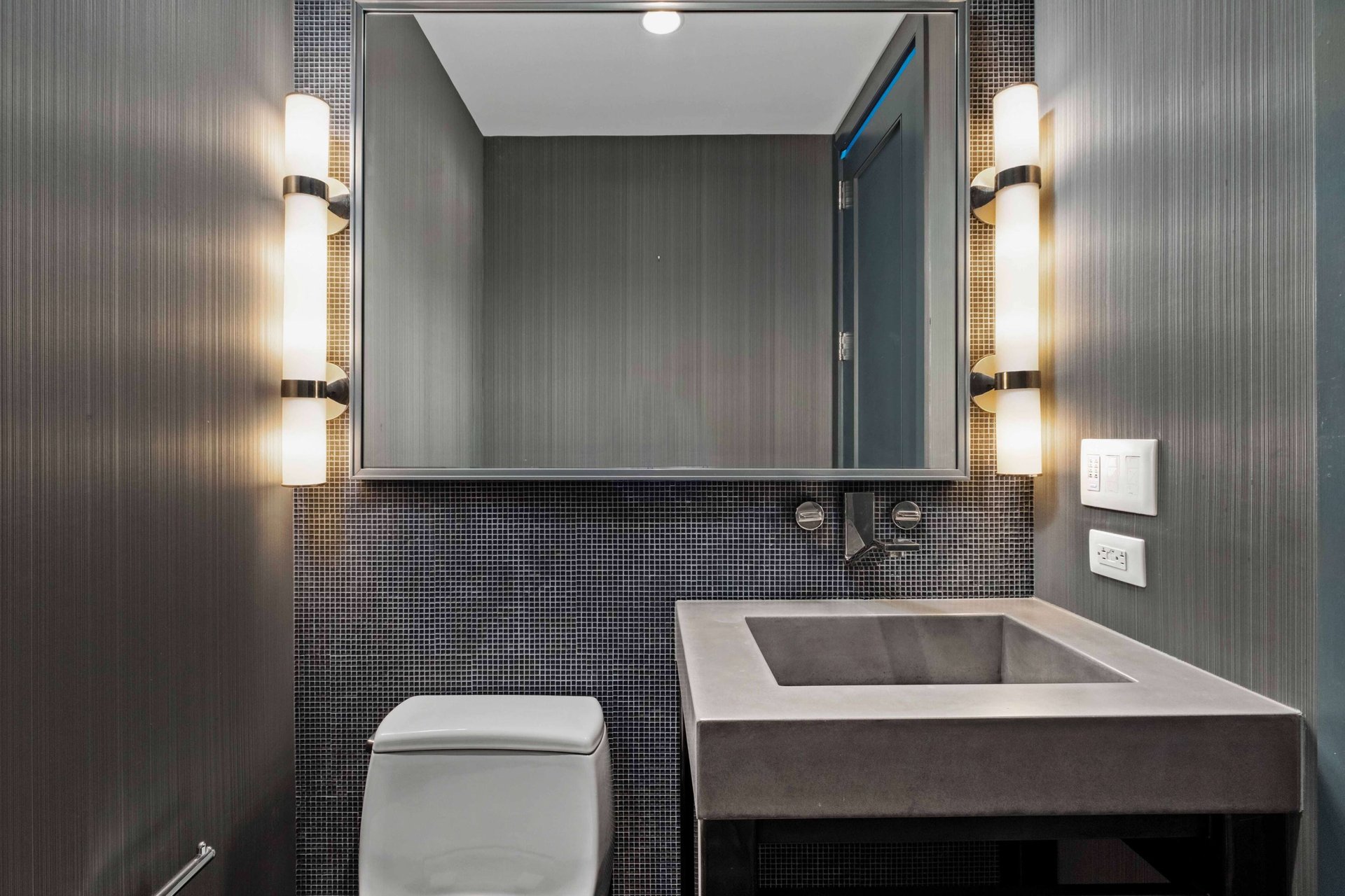 200 Congress Ave #37A