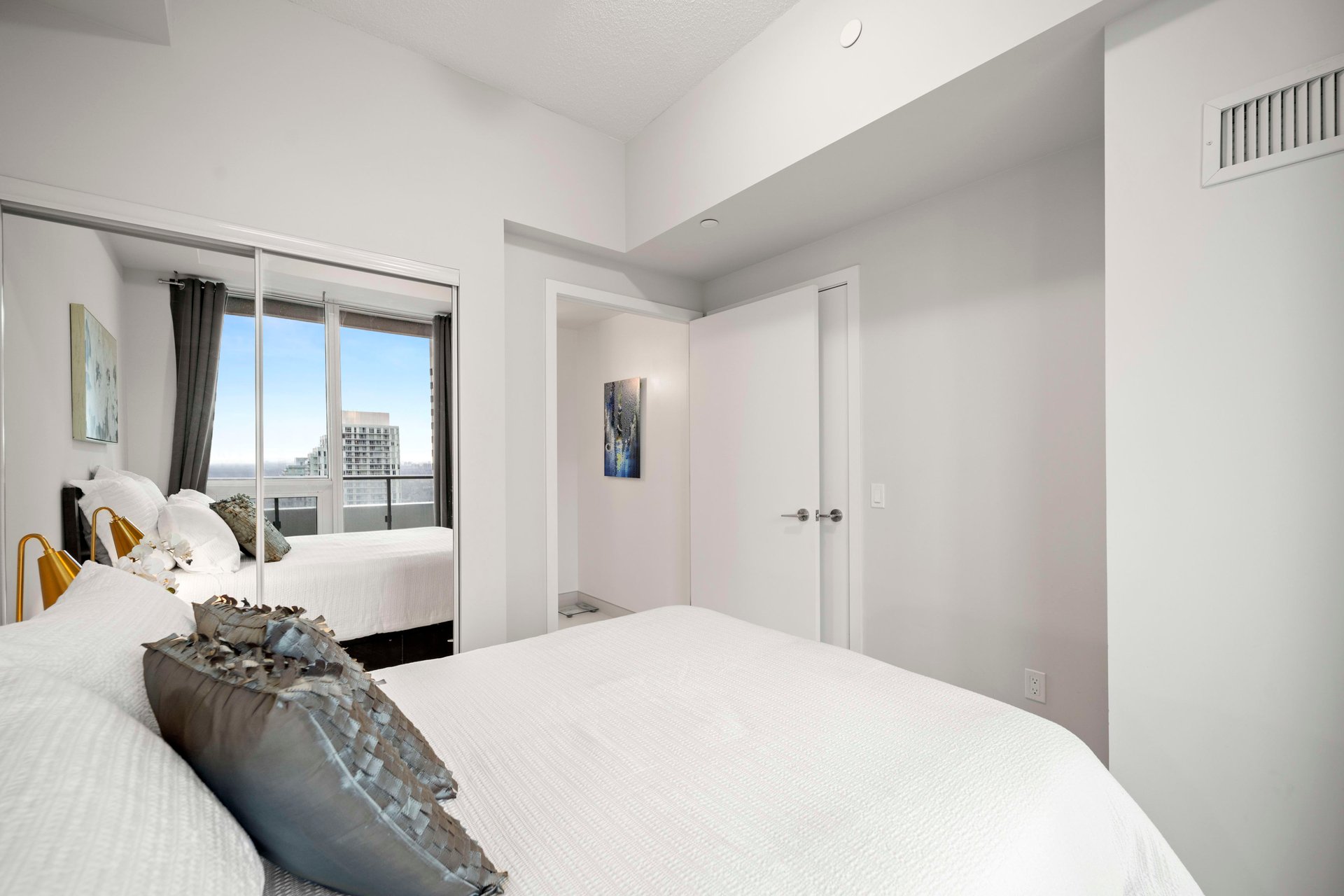 2221 Yonge Street Suite 2909