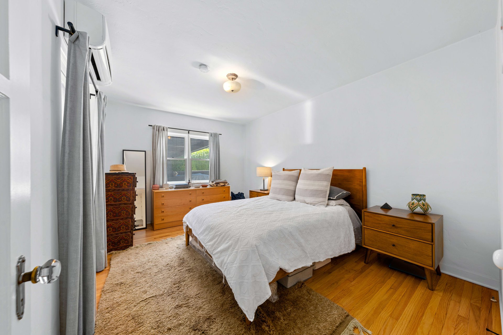 2802 Angus St, Silverlake