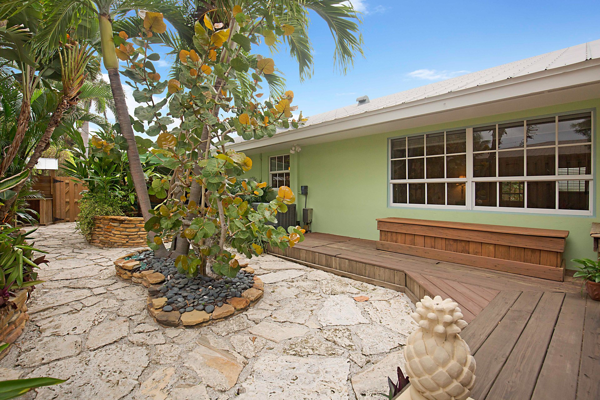406 Venetian Dr