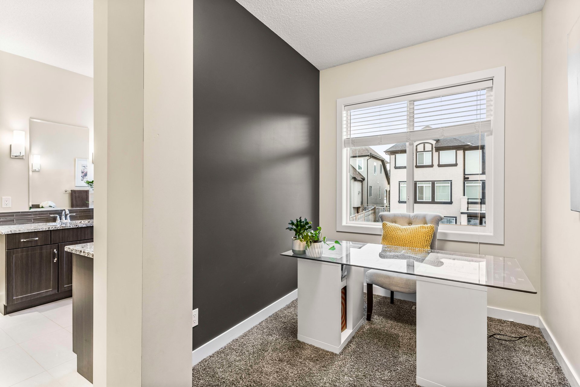 208 Mahogany Bay SE