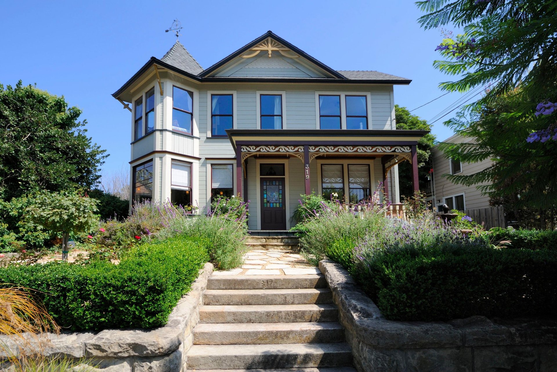 319 W Ortega St
