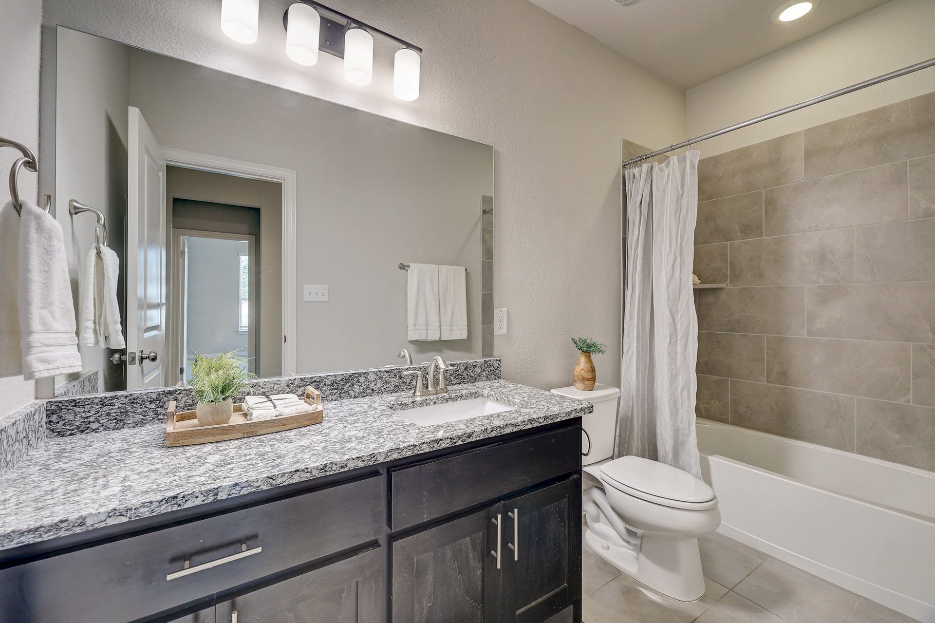 Charming single-story home in the desirable Paloma Lake in RR that backs to a greenbelt!
