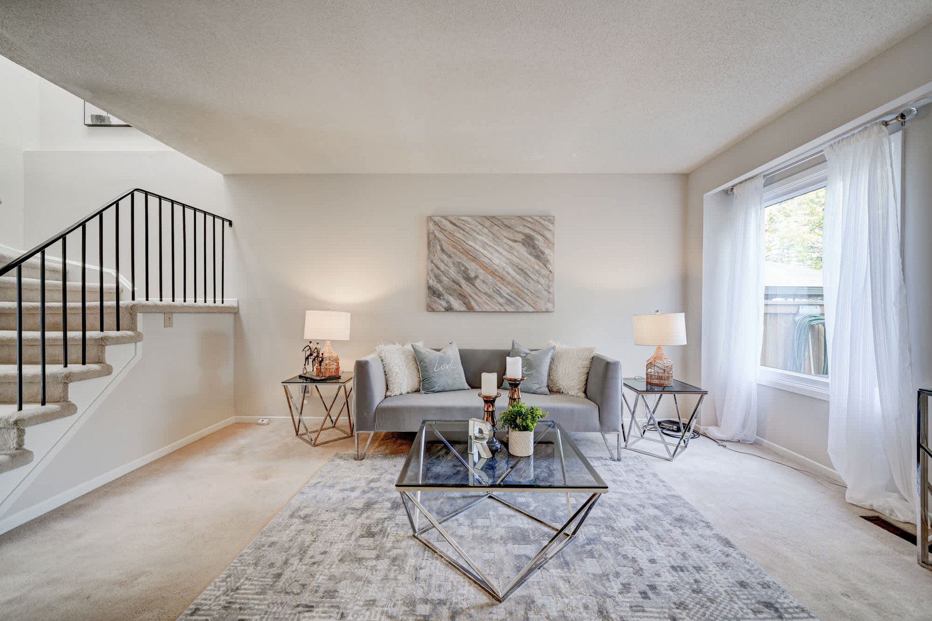 1087 Runnymead Cres