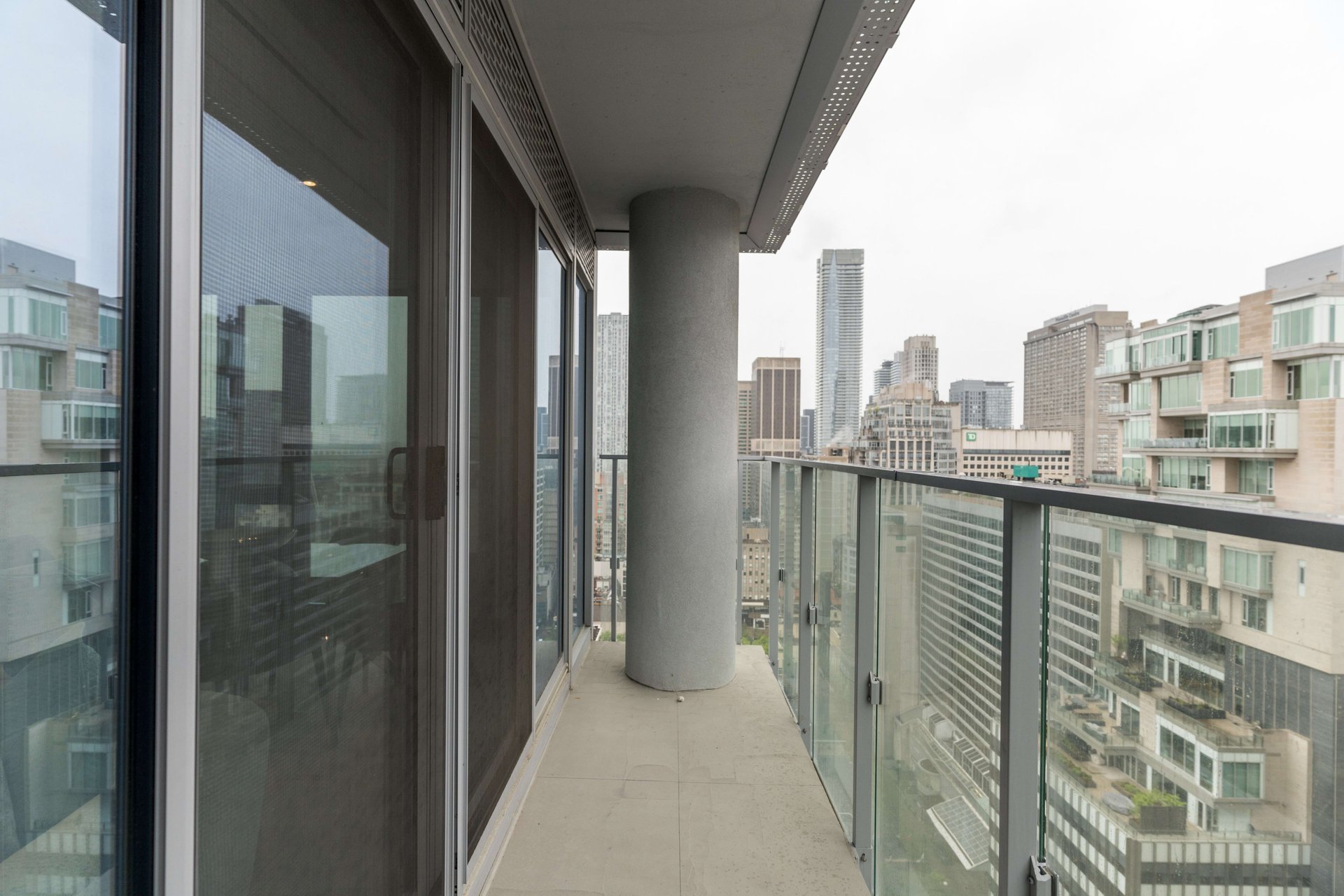 Yorkville Private Estates Suite 2702