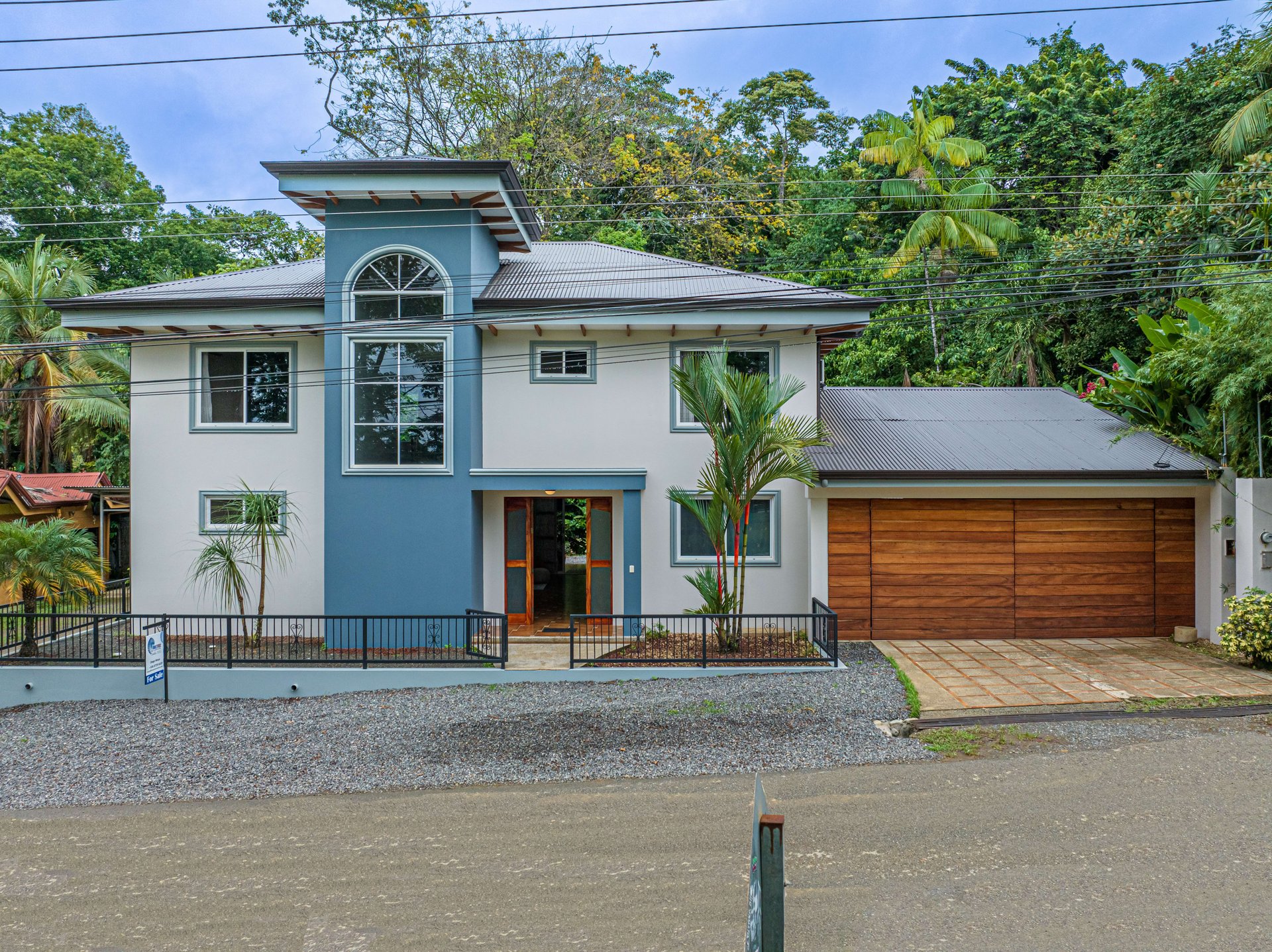 Commercial Building Opportunity in the Heart of Uvita. On Creek with Beautiful Jungle View