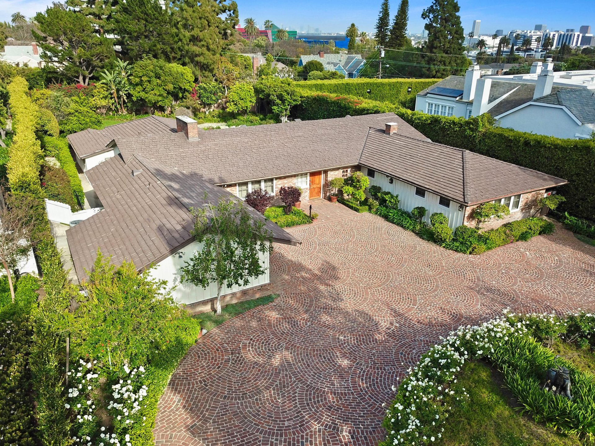 704 N Sierra Drive