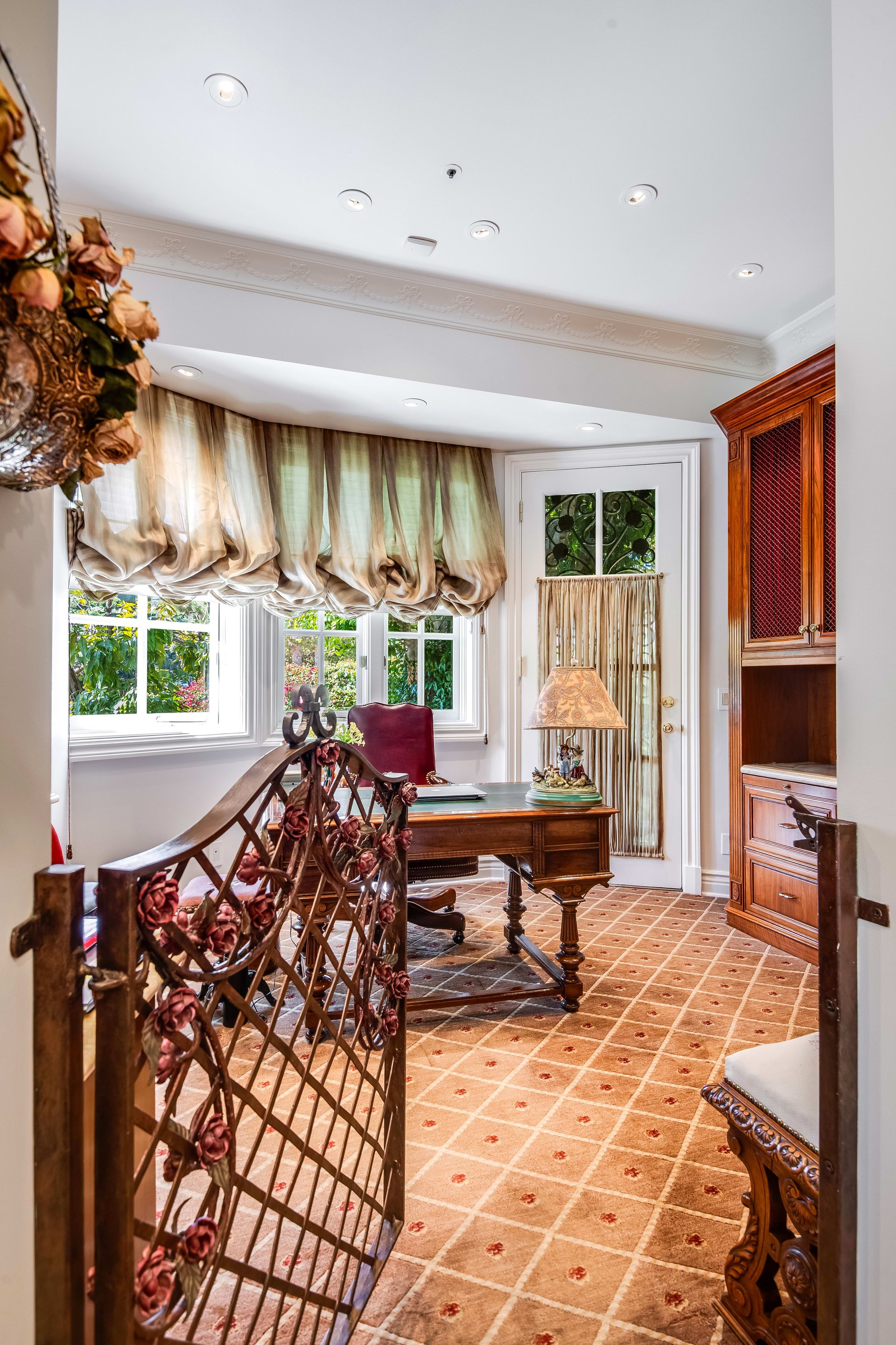 702 N Sierra Dr, beverly hills