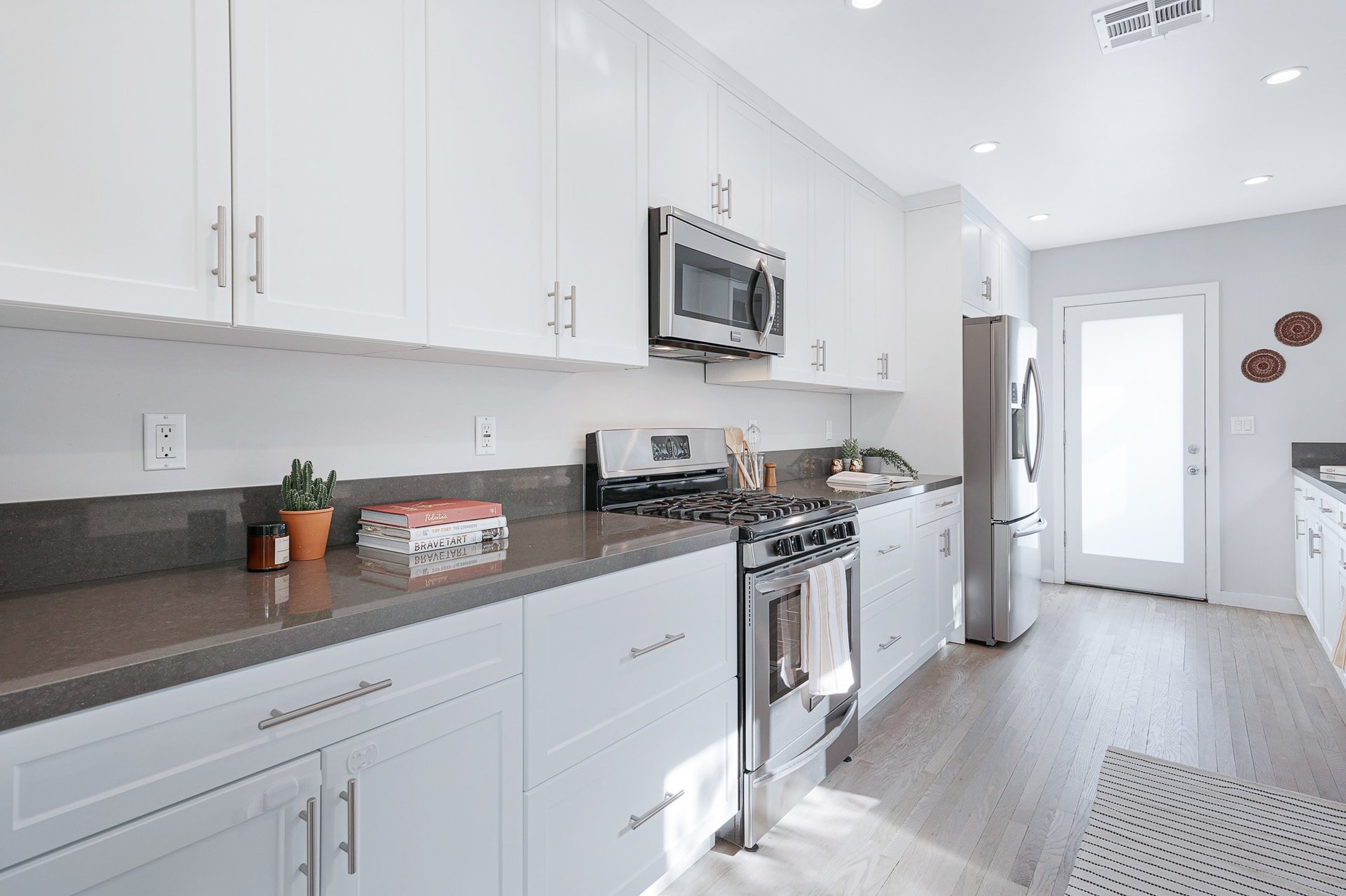 Completely Renovated Traditional Home In Picfair Village