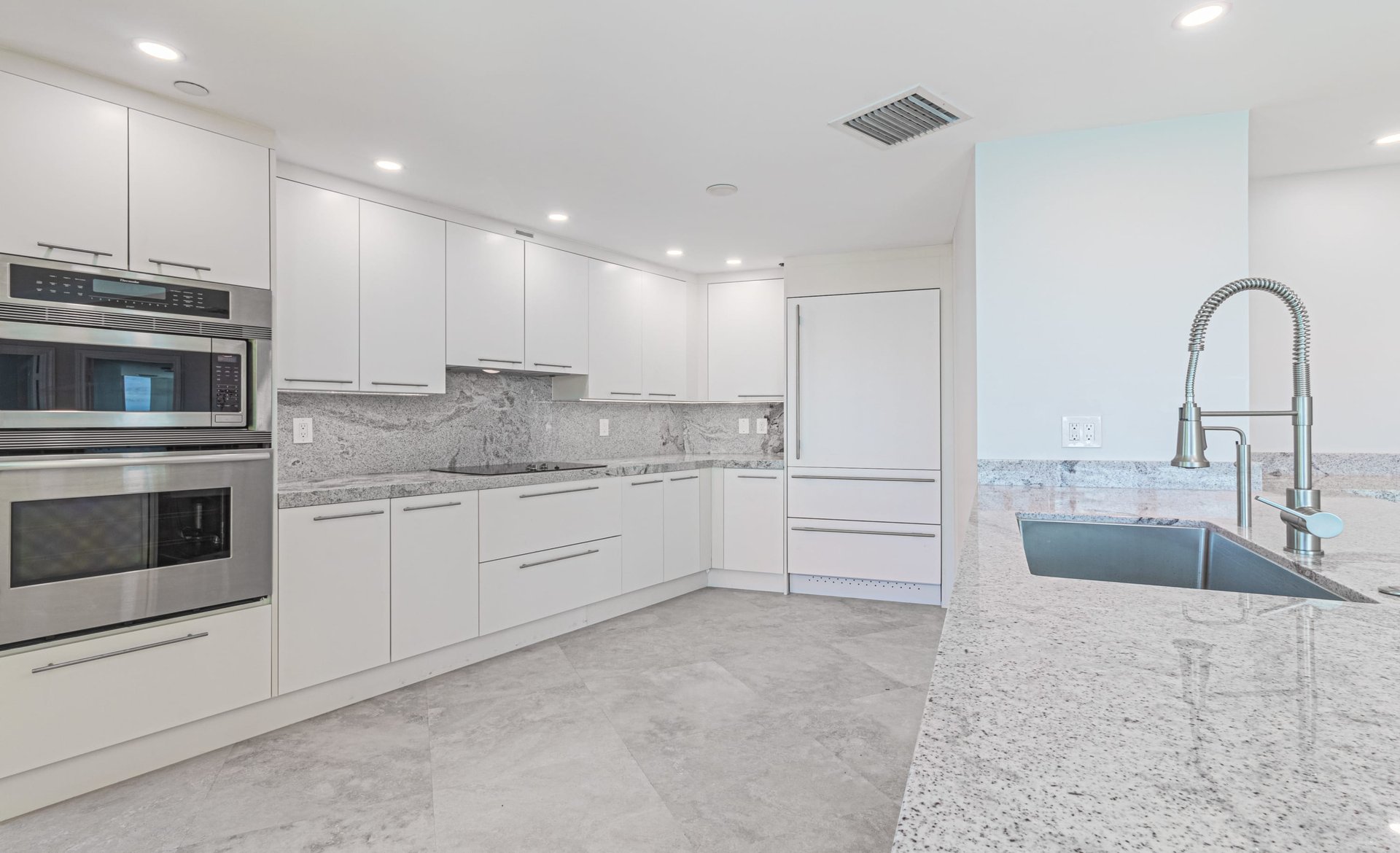 1200 Holiday Dr Unit: 705