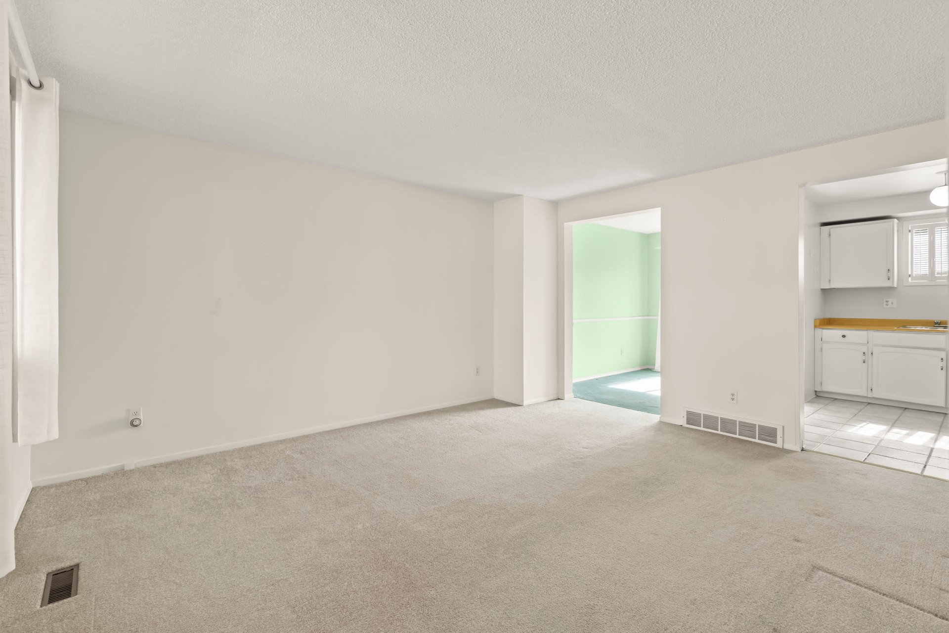 112 Graystone Cres