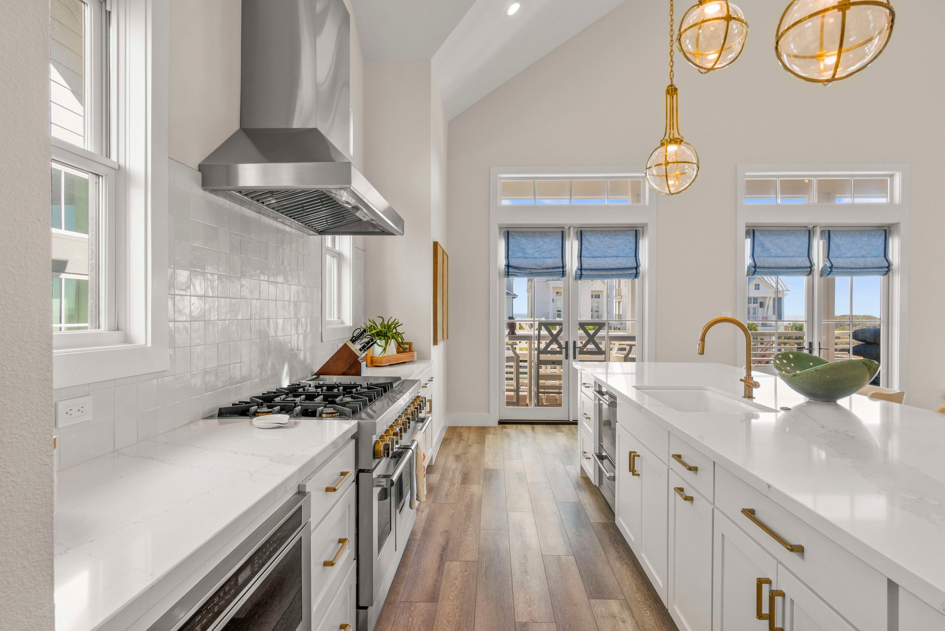 Coastline Drive, 4 Beds 4 Baths