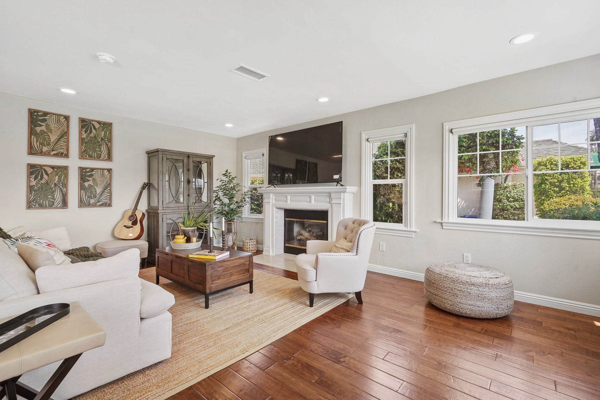Beautifully Remodeled Home with HUGE Grassy Yard in Oxford Square
