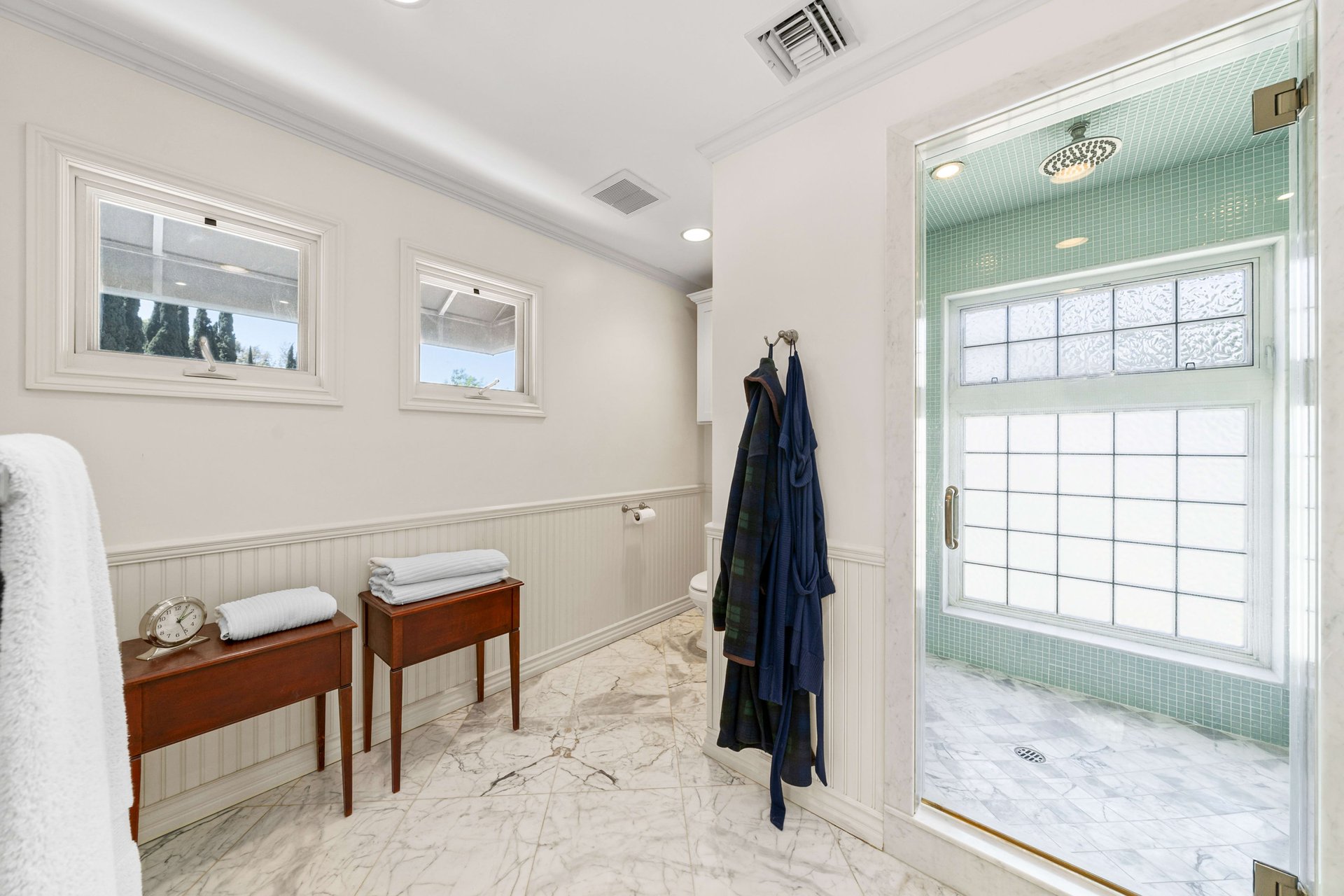 11157 Sarah St, Toluca Lake
