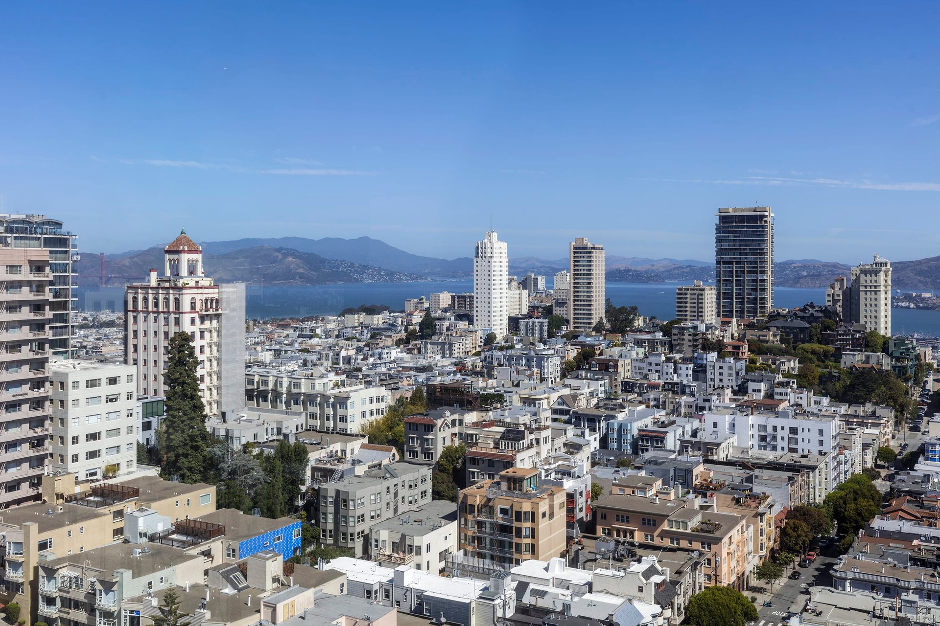 2,027 SqFt Corner View Condo On Nob Hill
