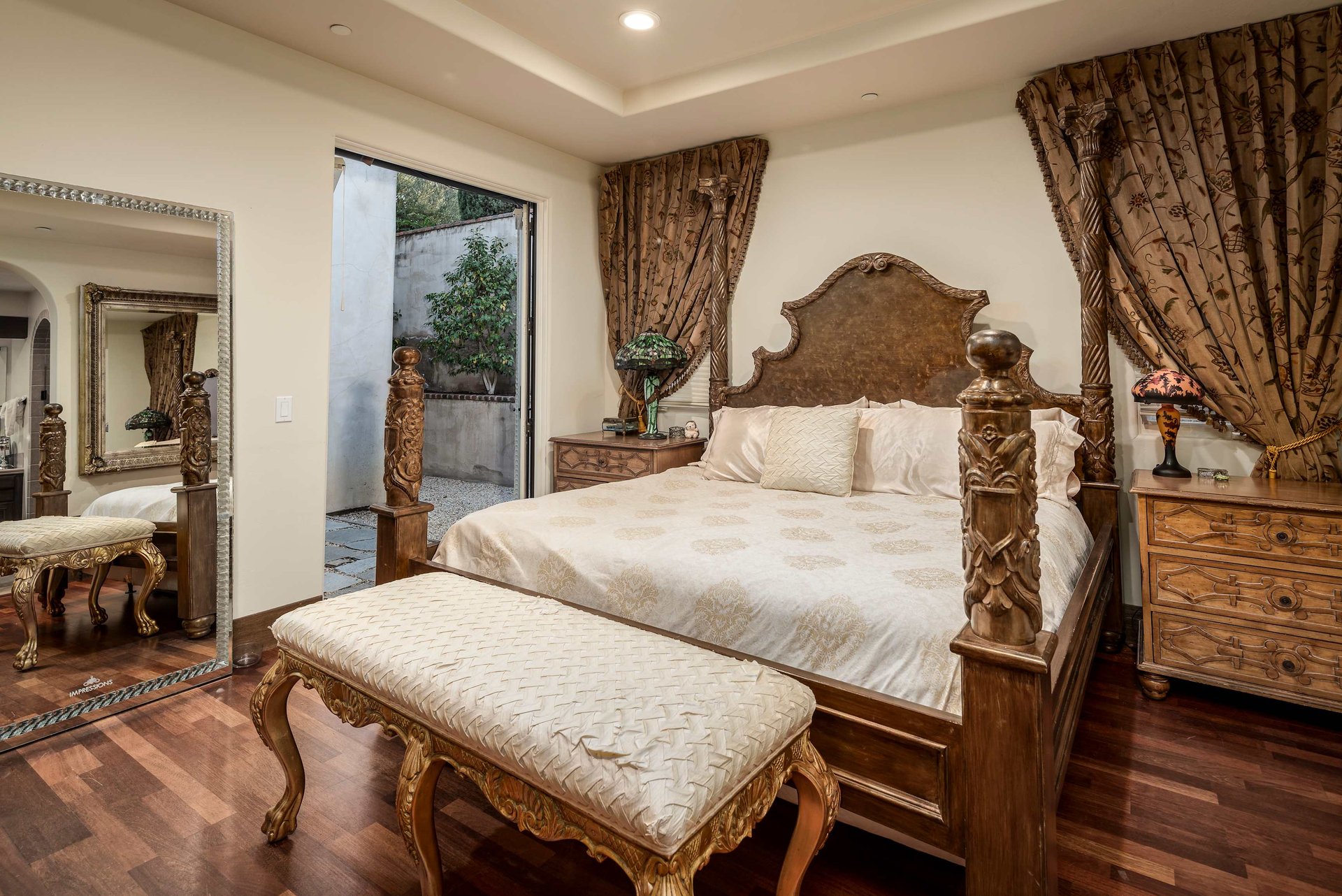 A Masterpiece Villa In The Bridges