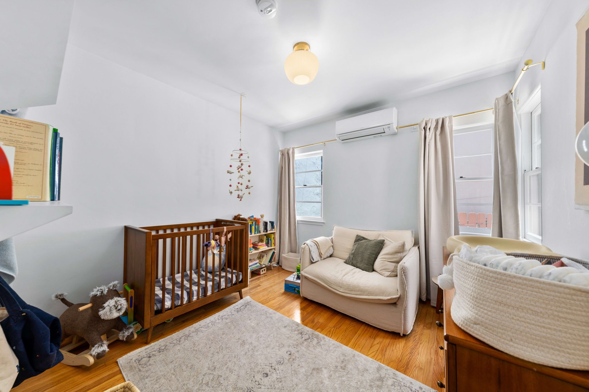 2802 Angus St, Silverlake