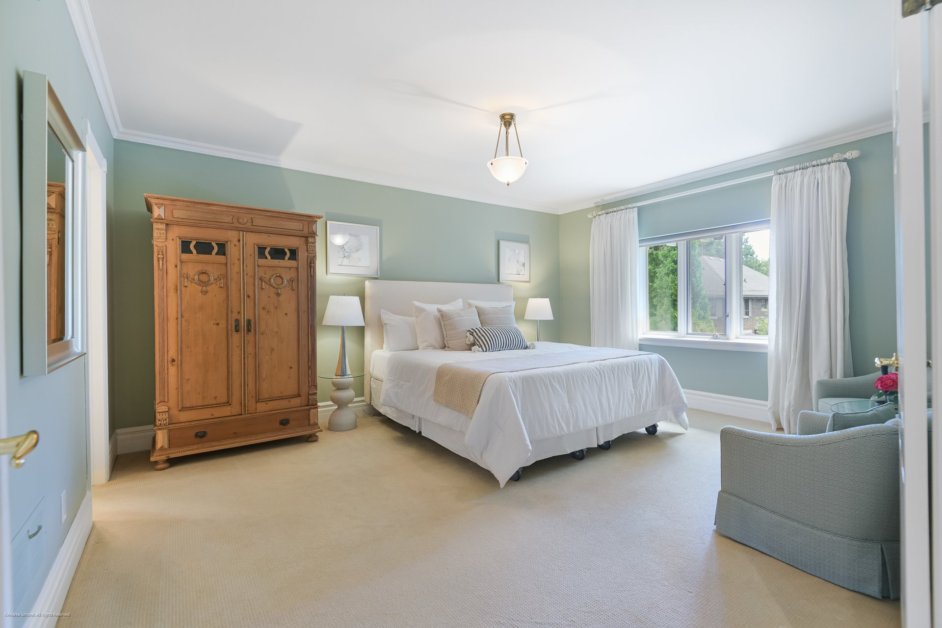 Moore Park 5 Bedroom on Lush Lot