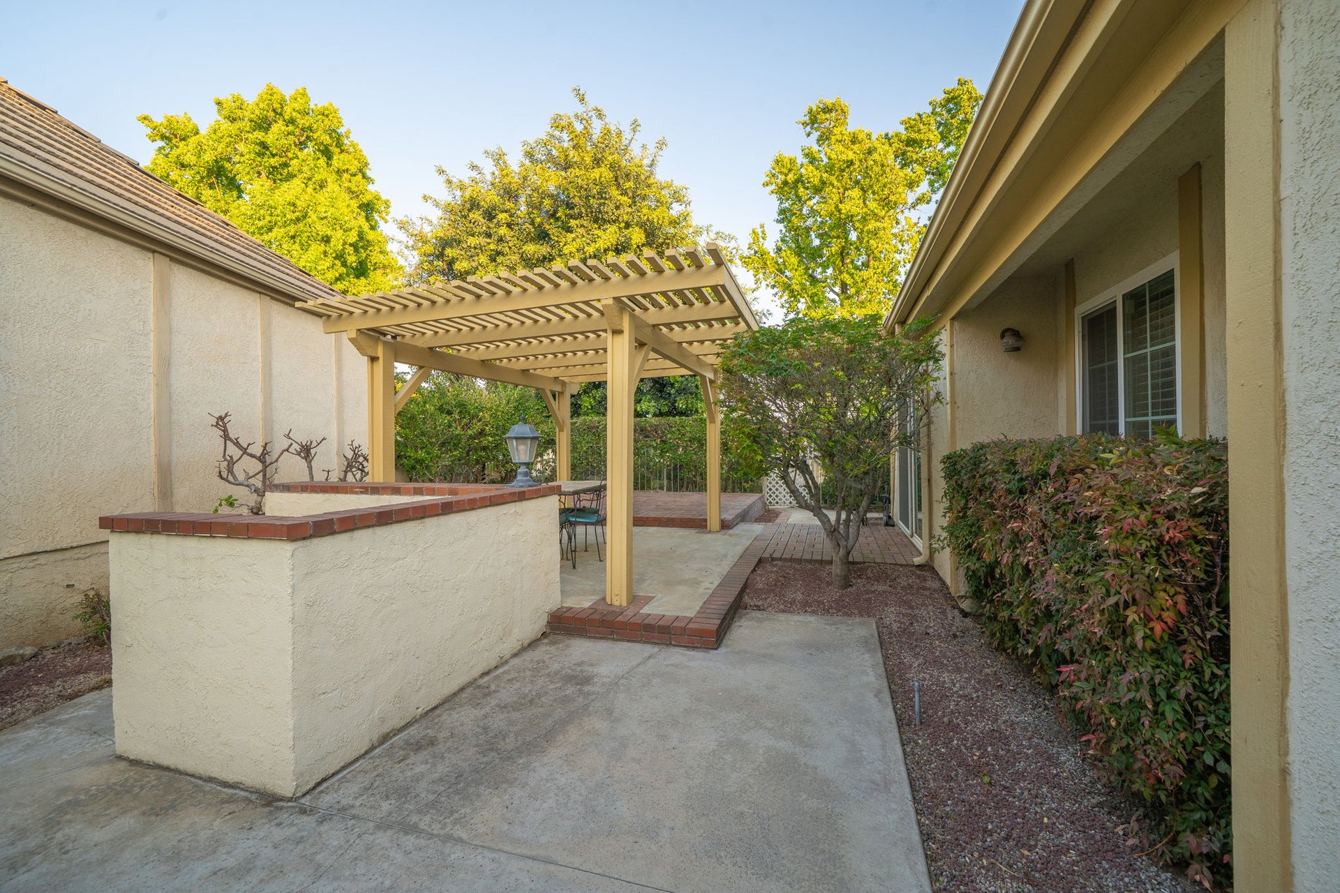 2184 Paris Circle