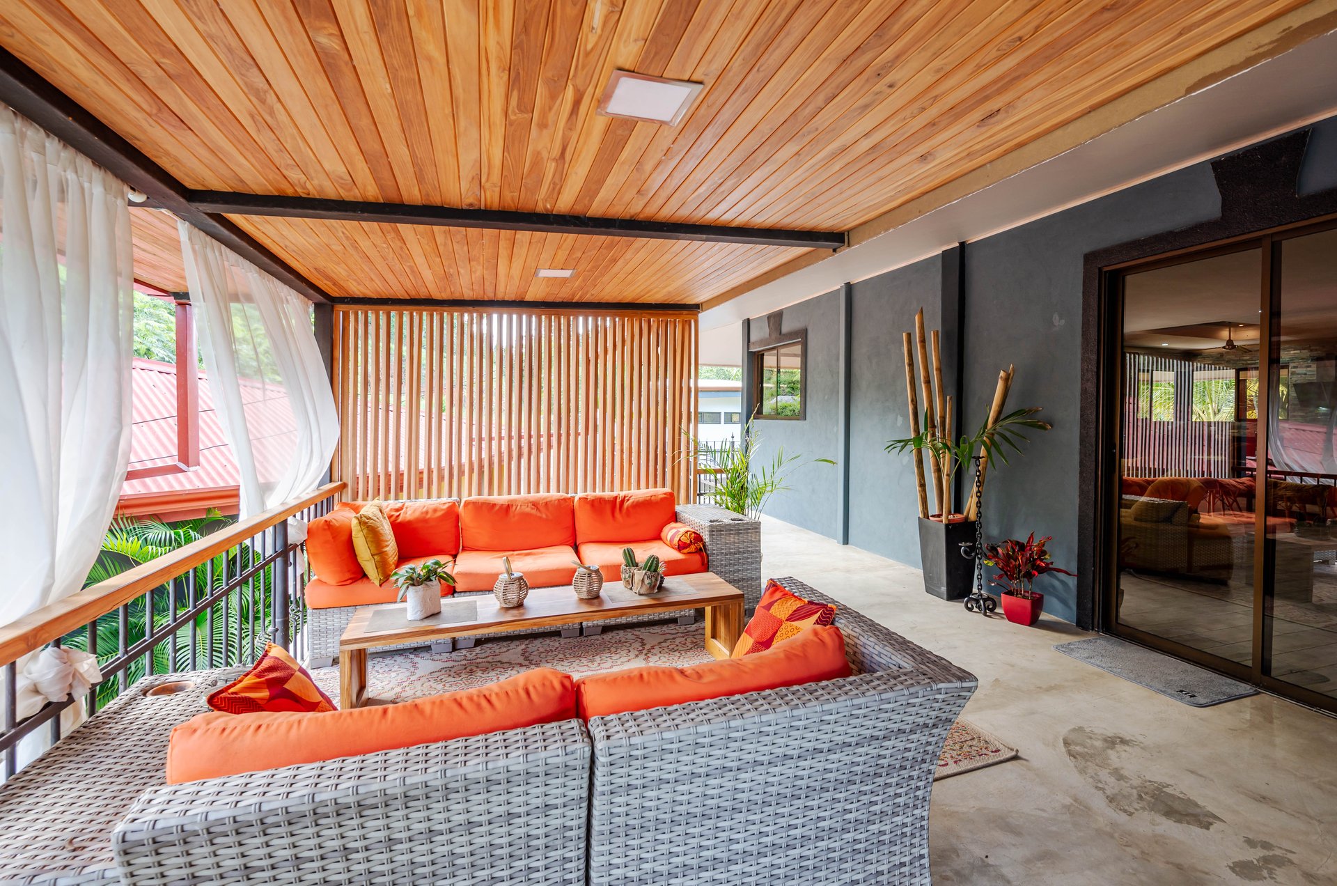Cornett Retreat | Multi-Unit Colonial Compound 10 Mins to Playa Grande