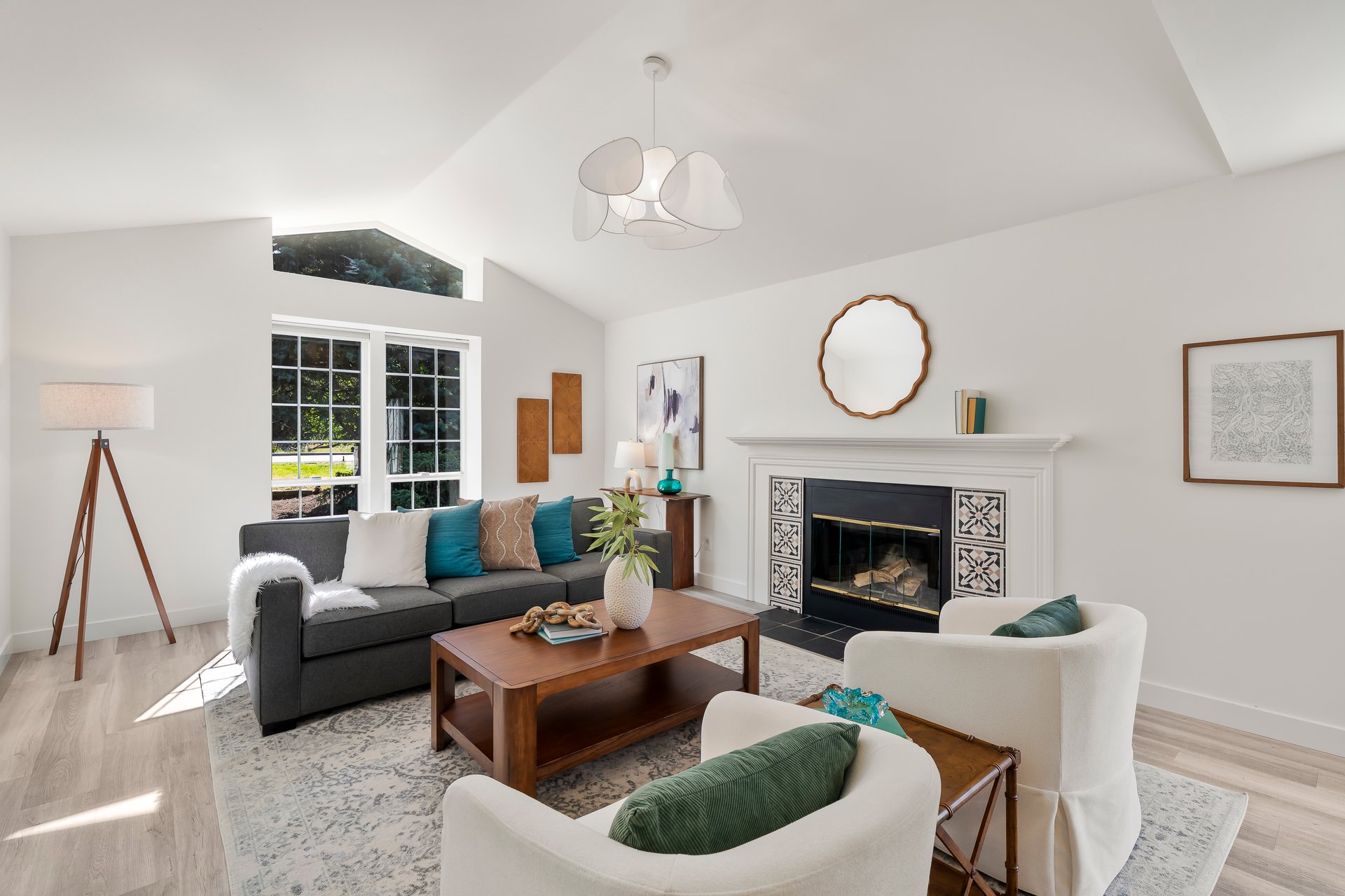 Expansive Lynnwood Living