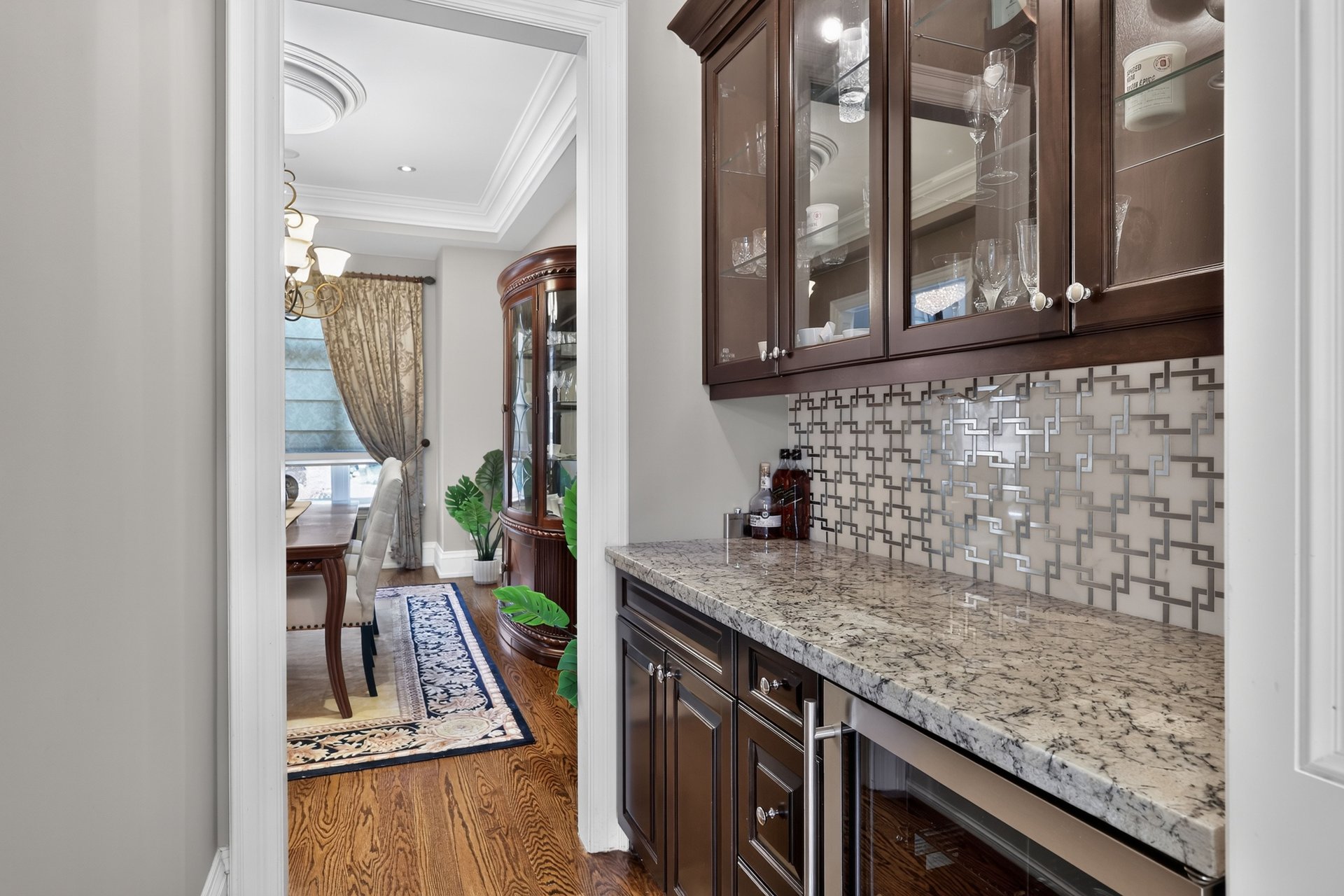 2513 Sharon Cres