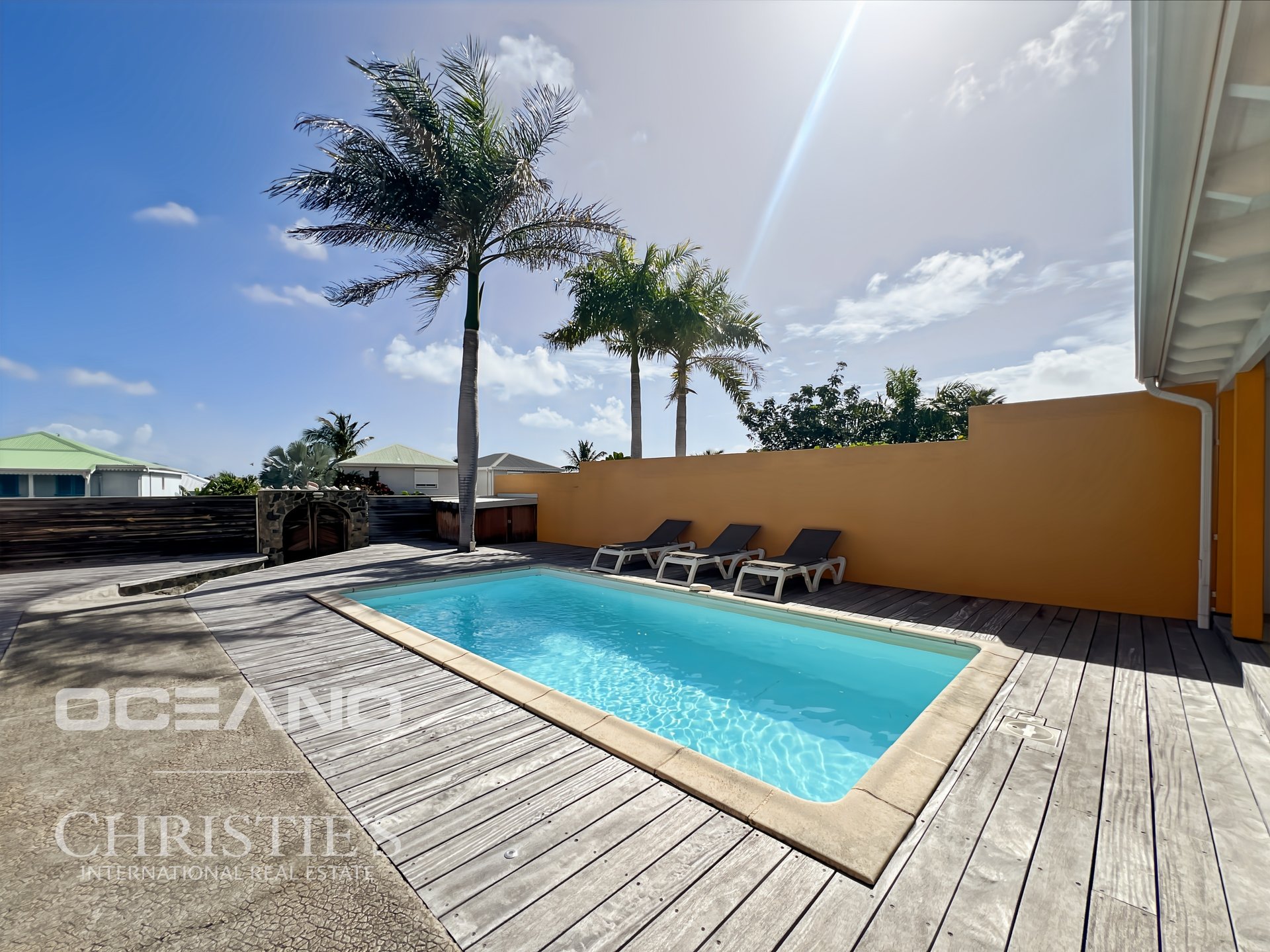 EXCLUSIVITE - 3 bedroom - swimming pool - 5' from the beach - OCEANO Christie's International Real Estate