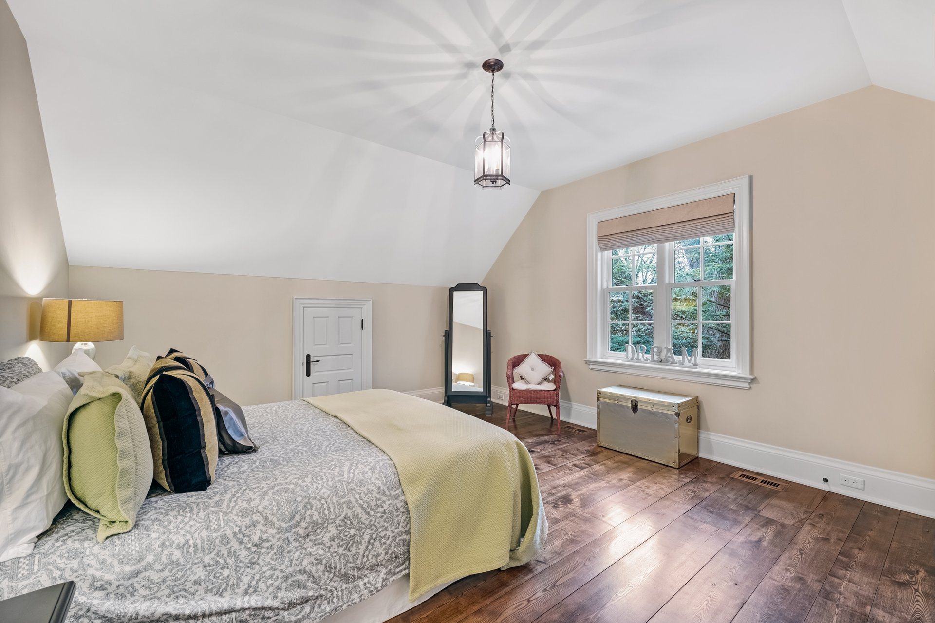 190 Donnelly Dr