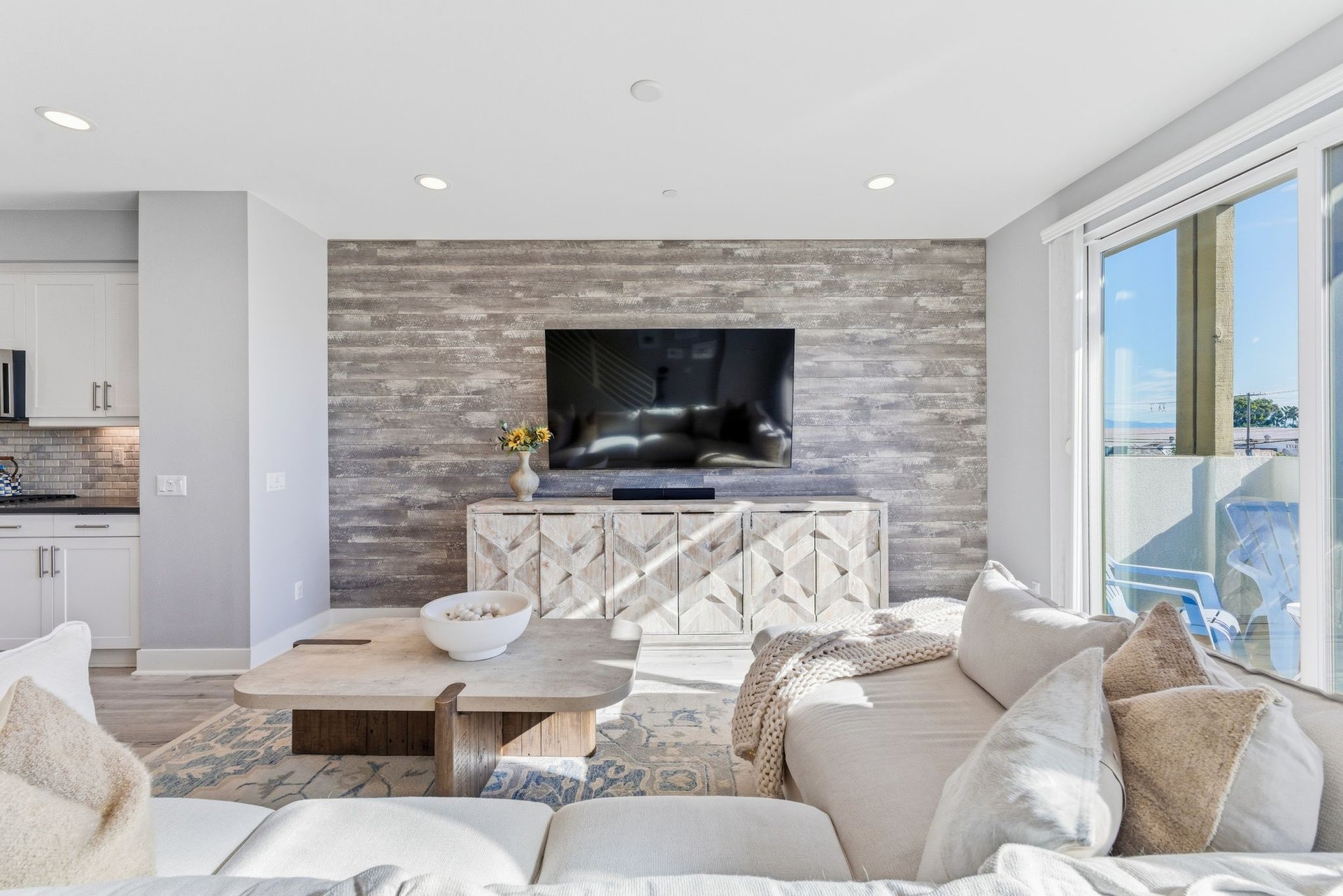 1650 Topanga