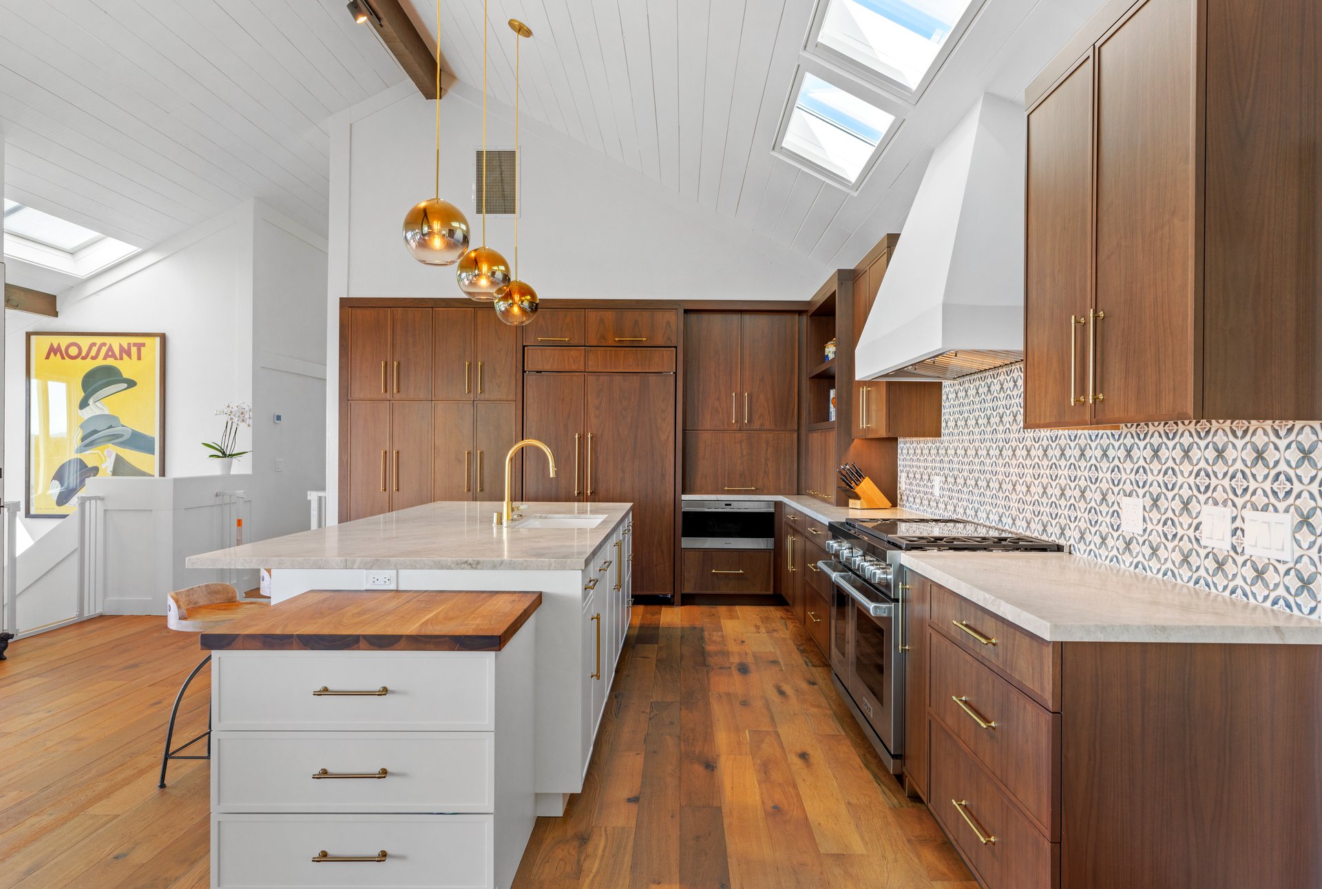 Stylish and Chic Mount Tiburon Retreat 