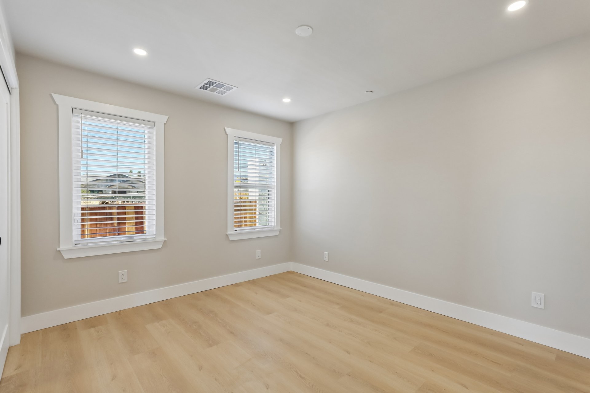 23 E Pine Street