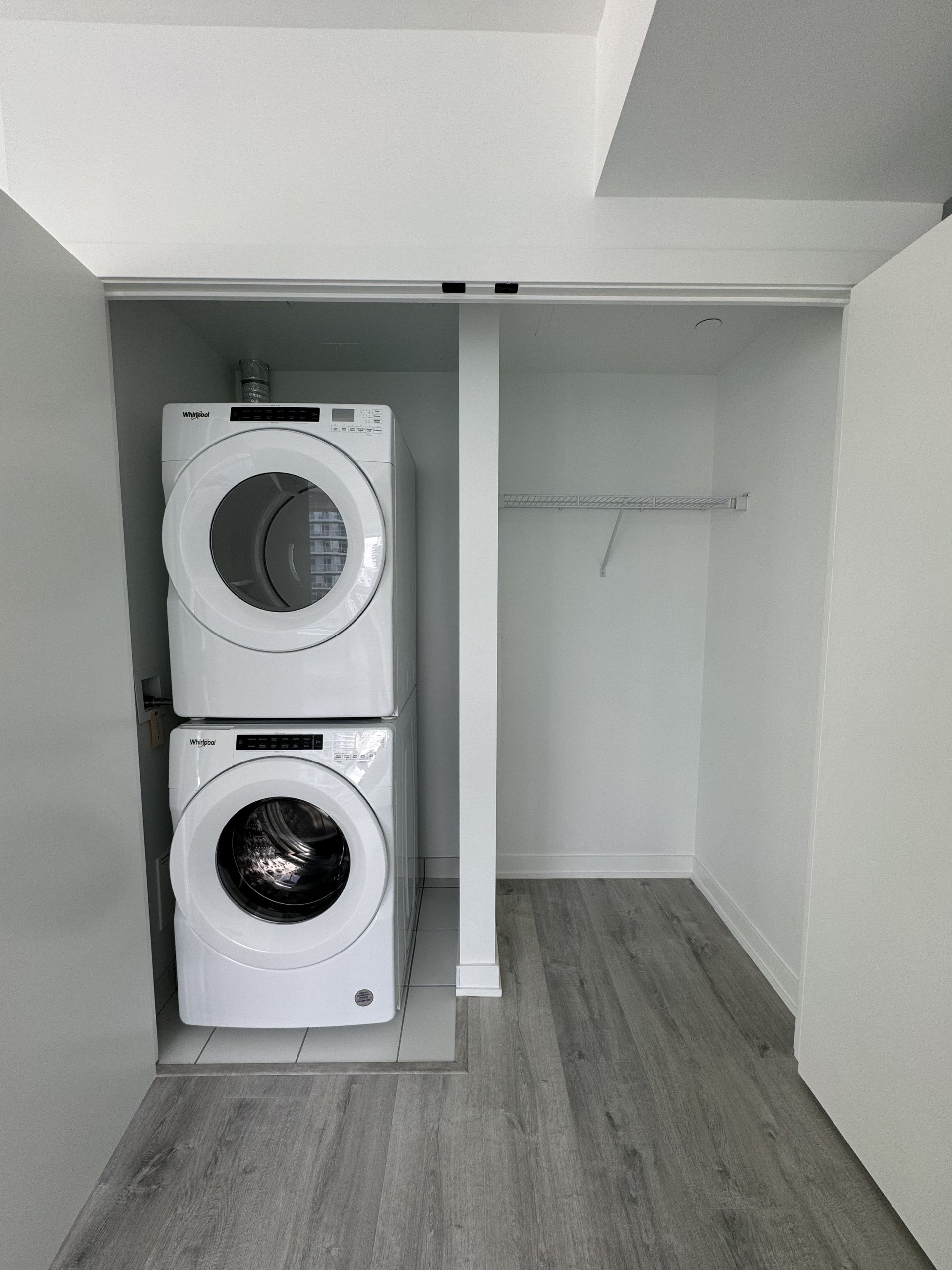 327 King Street W Unit: 3707