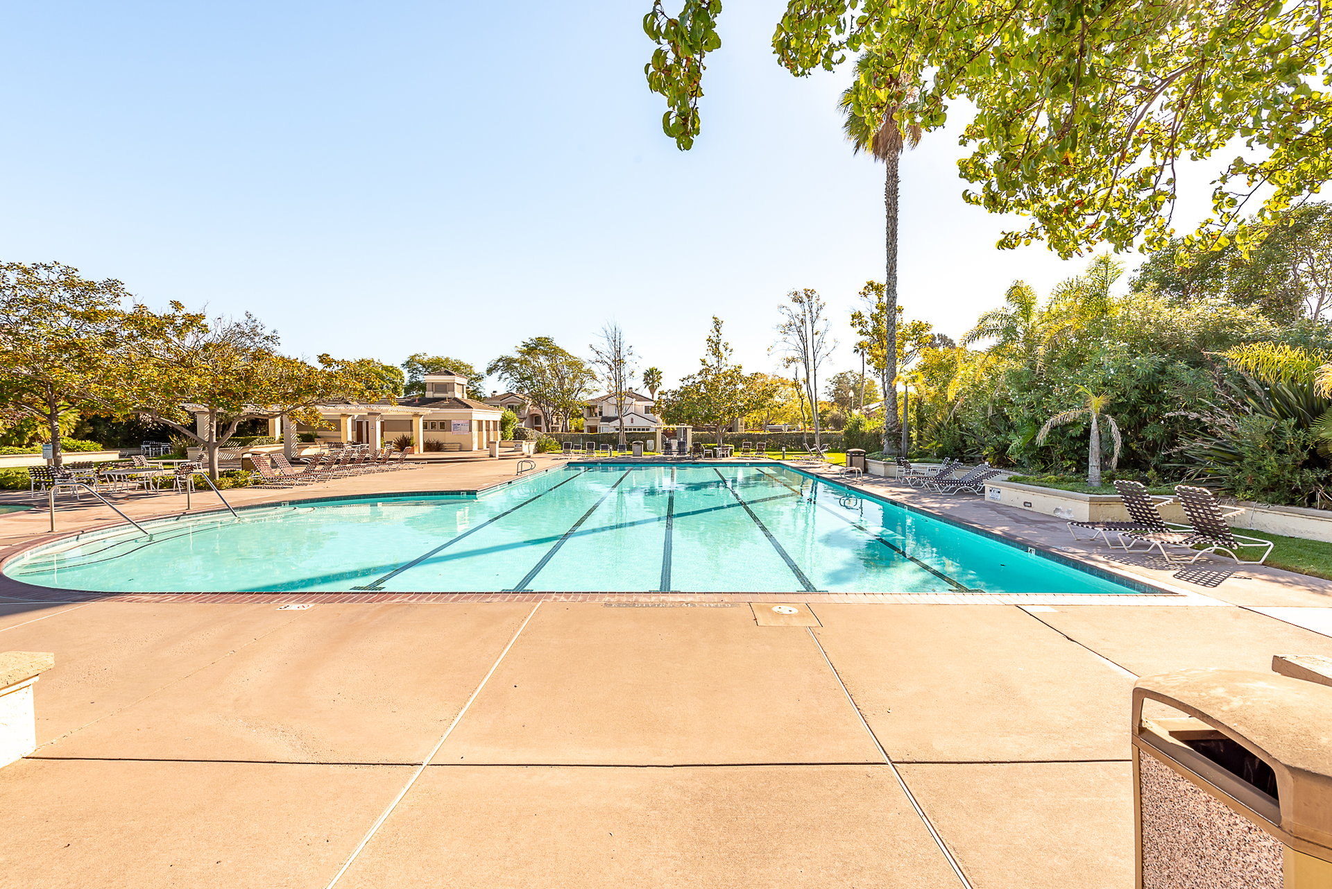 Sought after gated community! 4/5 Bed, 1bed/bath down. 