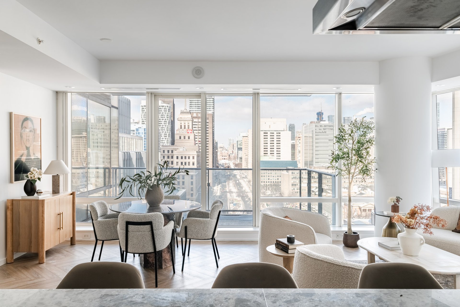 Suite 1906- 180 University Avenue