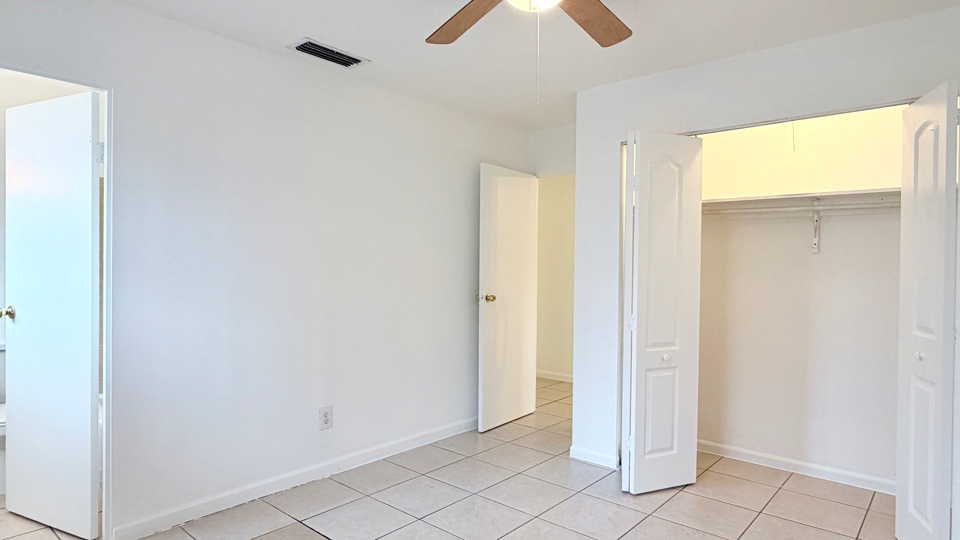 Casselberry Three-Bedroom, Two-Bathroom Duplex Unit with Private Yard