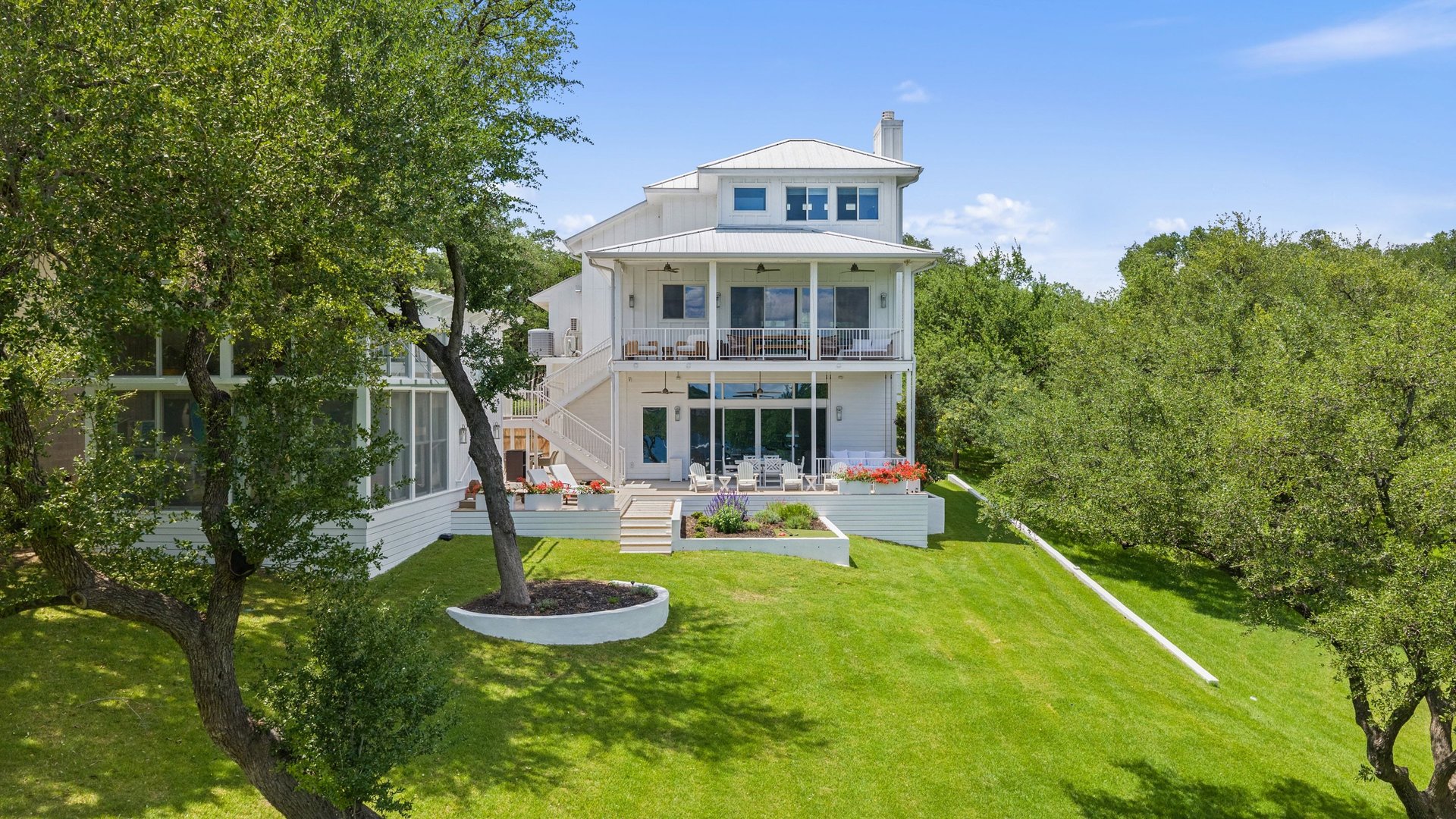 1209 Edgewater Drive