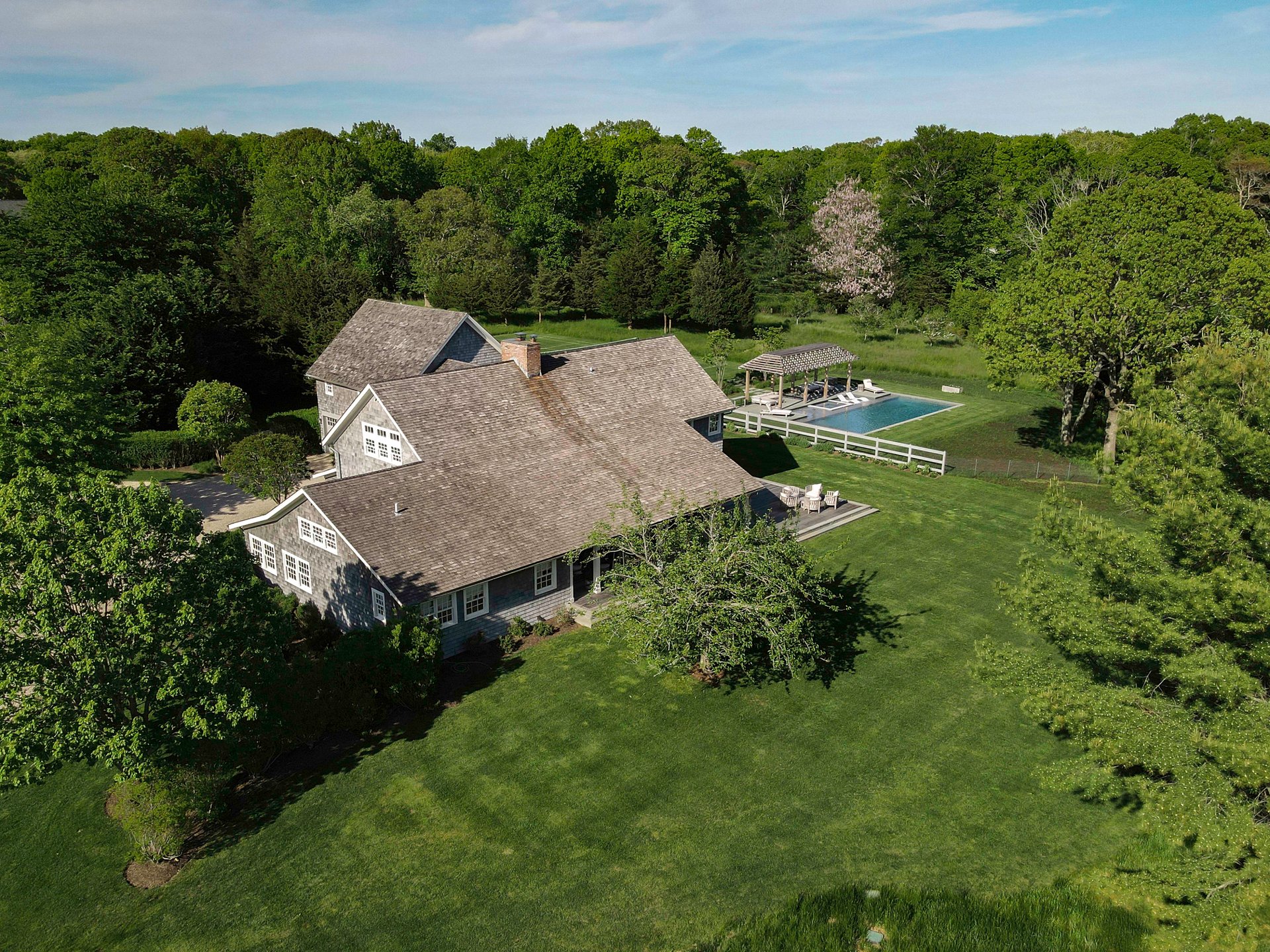 Upscale, Updated Sag Harbor Farmhouse in Waterfront Neighborhood