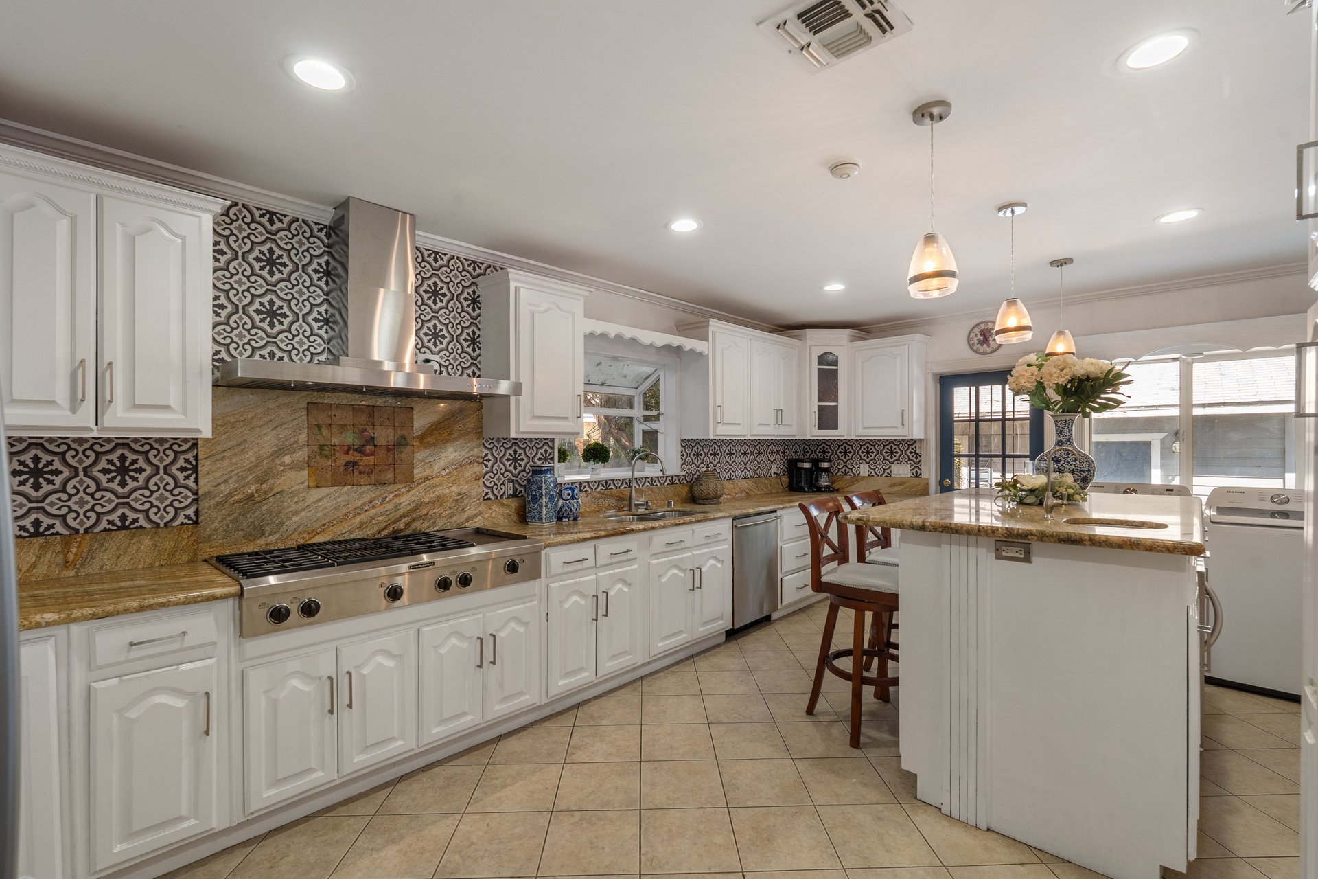 790 N El Molino Ave