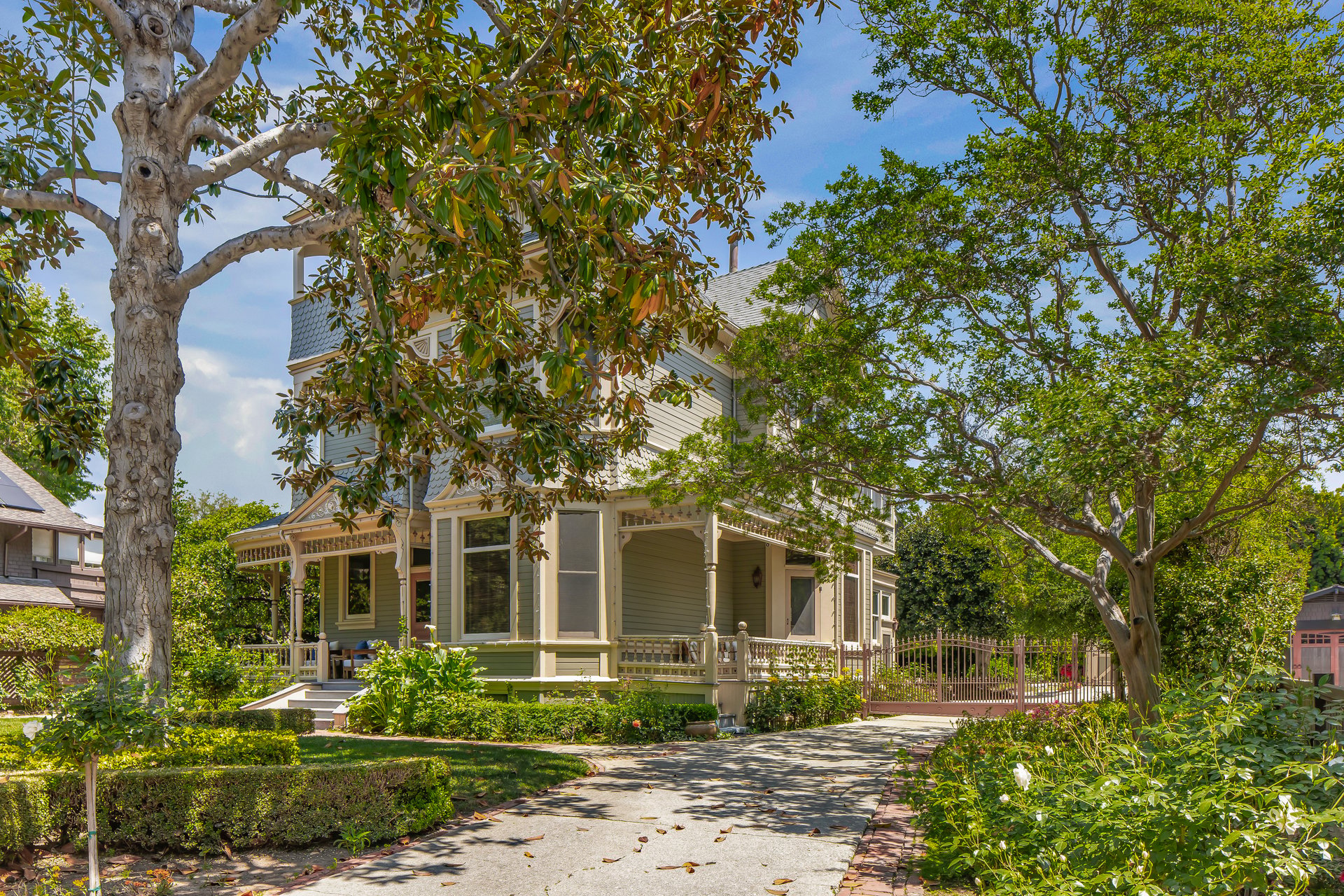 206 N Grand Ave