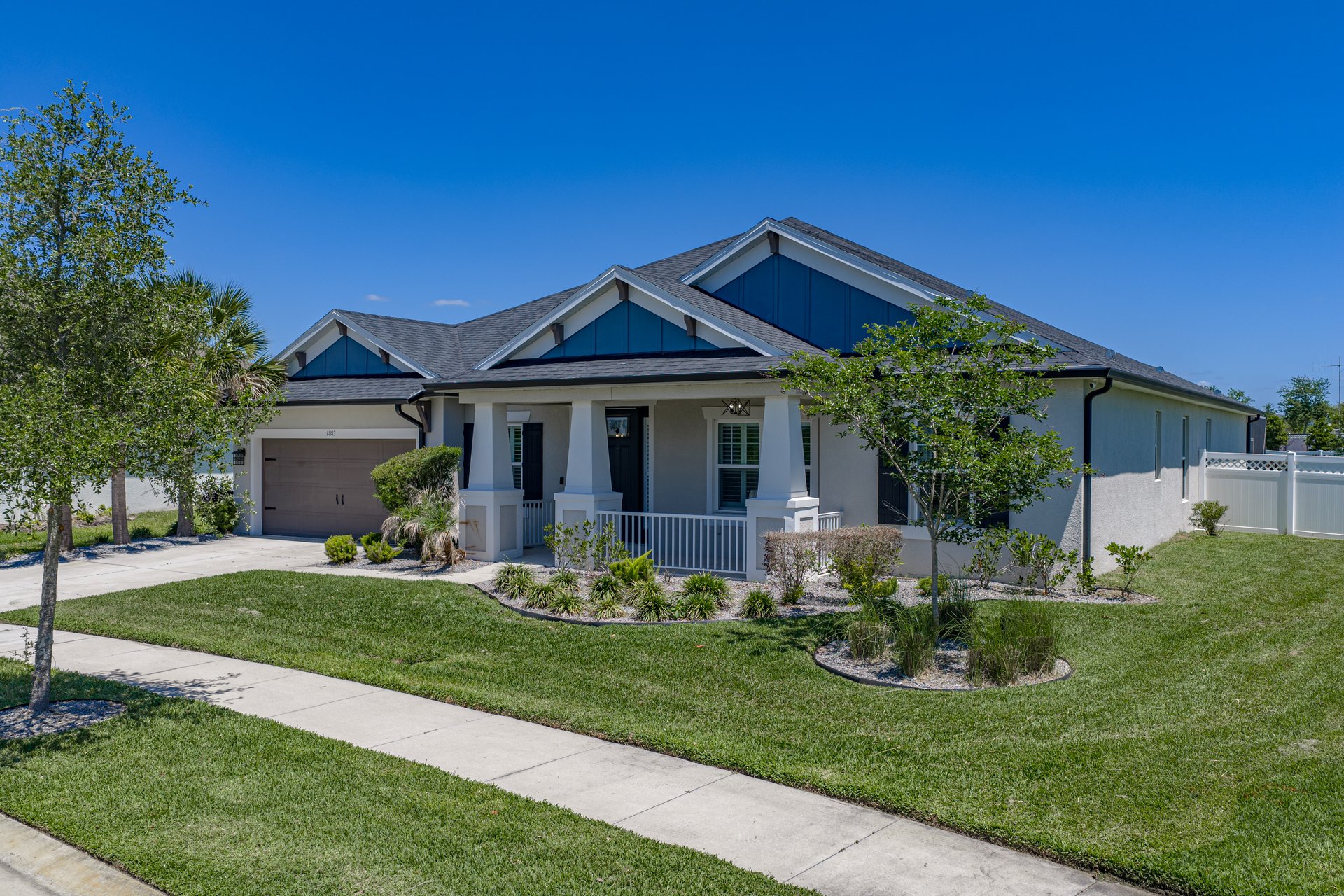 6883 BRADBURY CIR