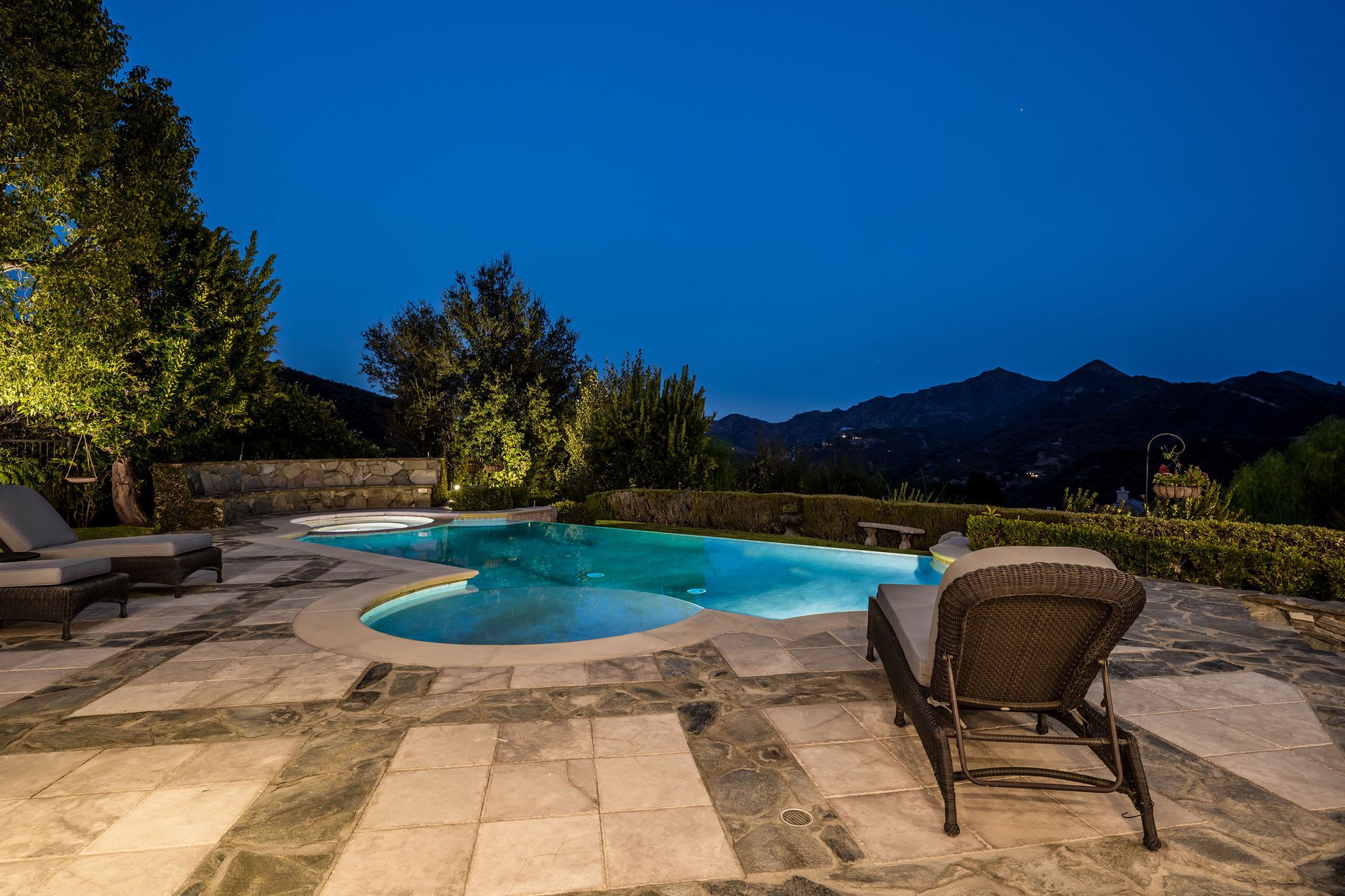 2785 Queens Garden Court